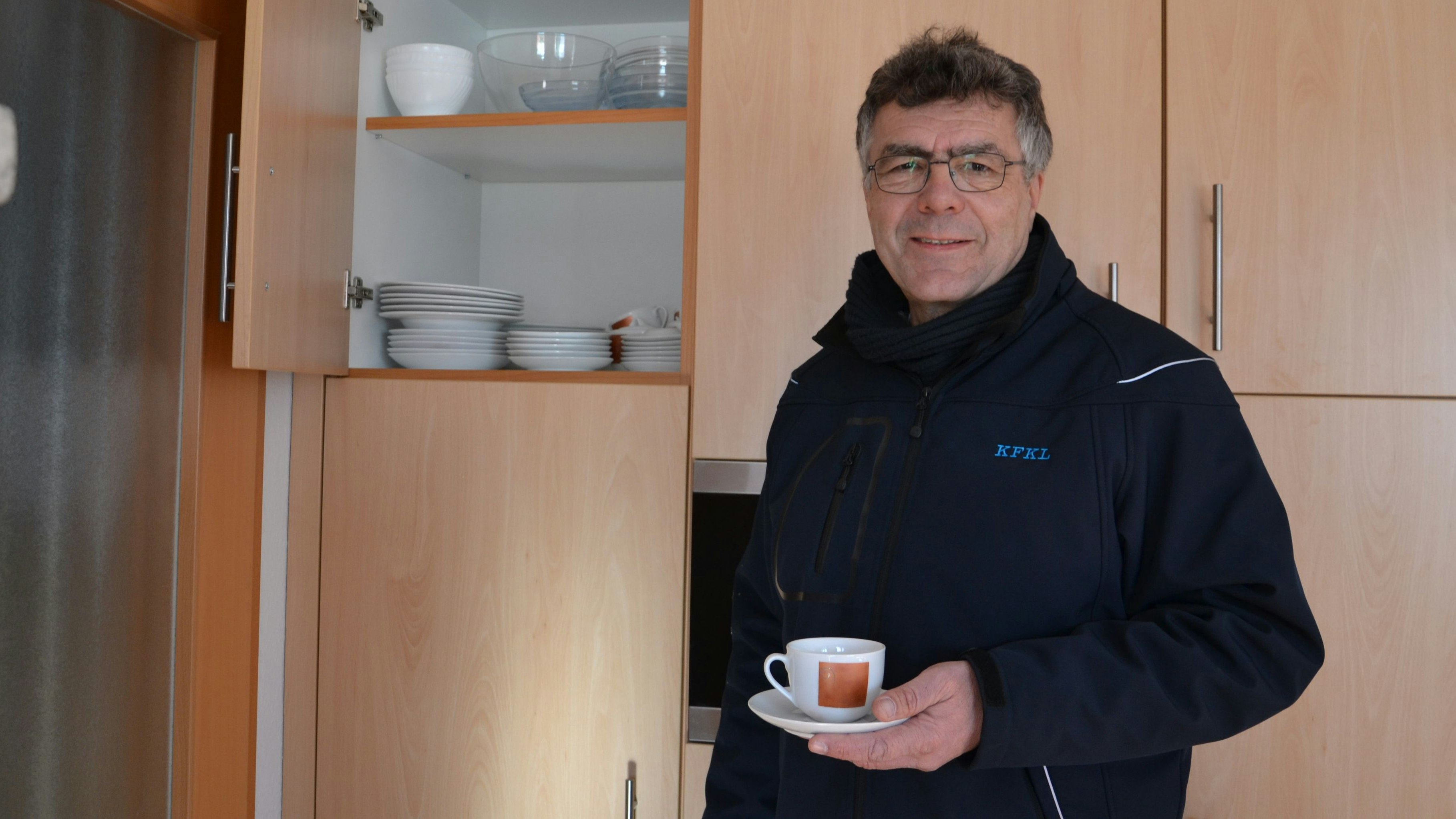 Die Schränke sind schon eingeräumt: Bernd Roder stellt sieben ukrainischen Flüchtlingen eine Wohnung im Gewerbegebiet Sandwitten zur Verfügung.&nbsp;Foto: Bernd Götting