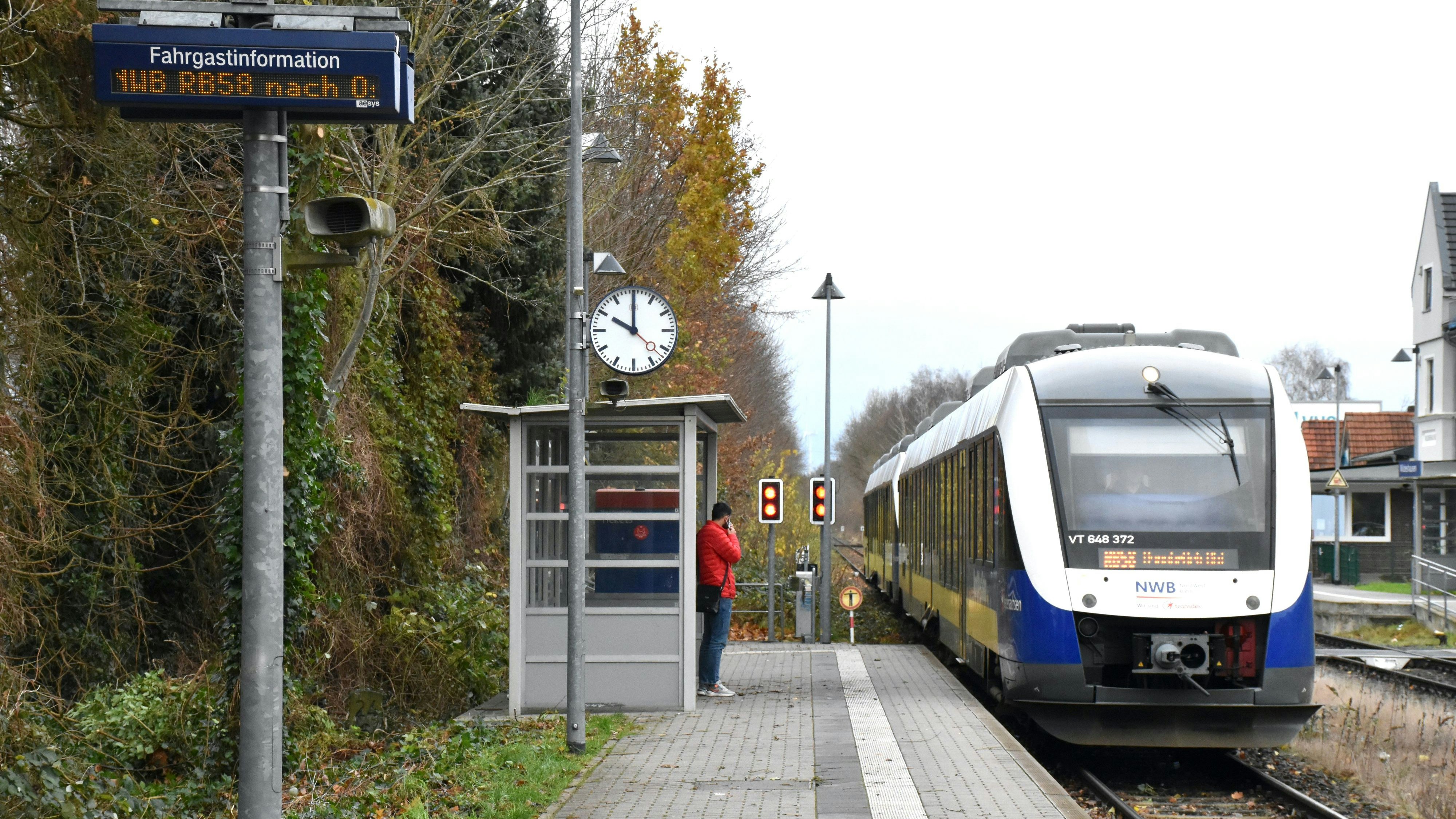 Aktuell kommt auf den hiesigen Bahnhöfen im Idealfall jede Stunde ein Zug an. Angepeilt wird jetzt ein Halbstundentakt. Foto: Berg