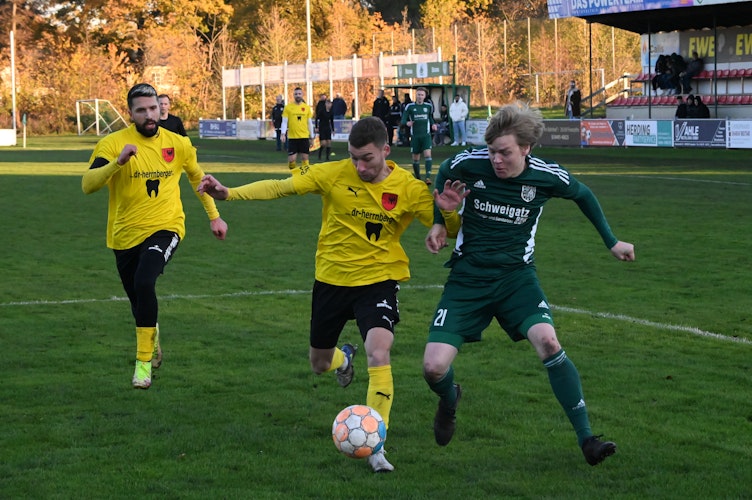 Offensiv-Ass: Friesoythes Keven Oltmer (rechts) erzielte gegen den SV Wilhelmshaven seine Saisontreffer 11 und 12. Foto: Bettenstaedt
