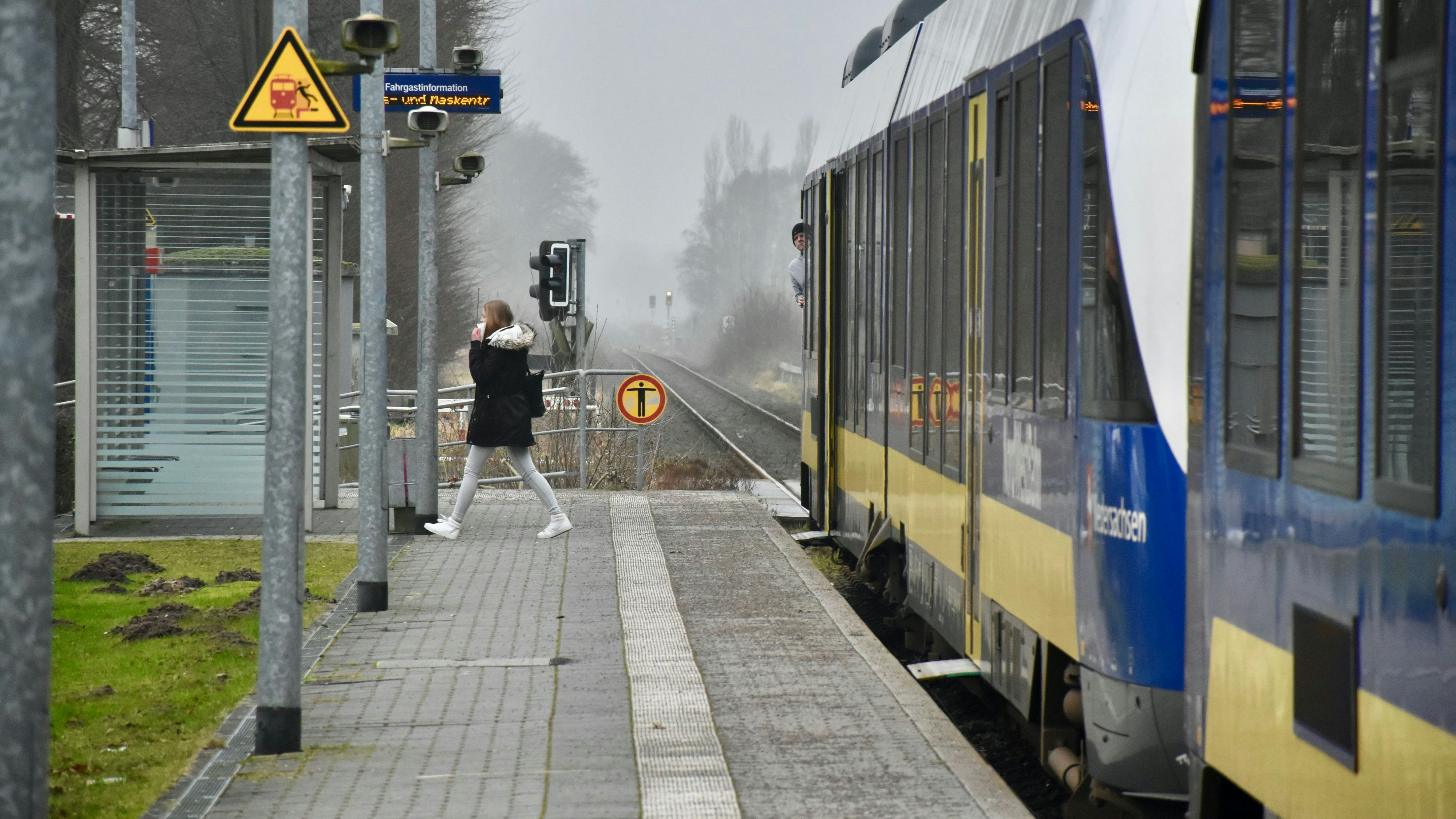 Damit die Züge wieder voll werden: Das 9-Euro-Ticket soll Menschen dazu bewegen, wieder öfter mit der Nordwestbahn zu fahren. Foto: Berg