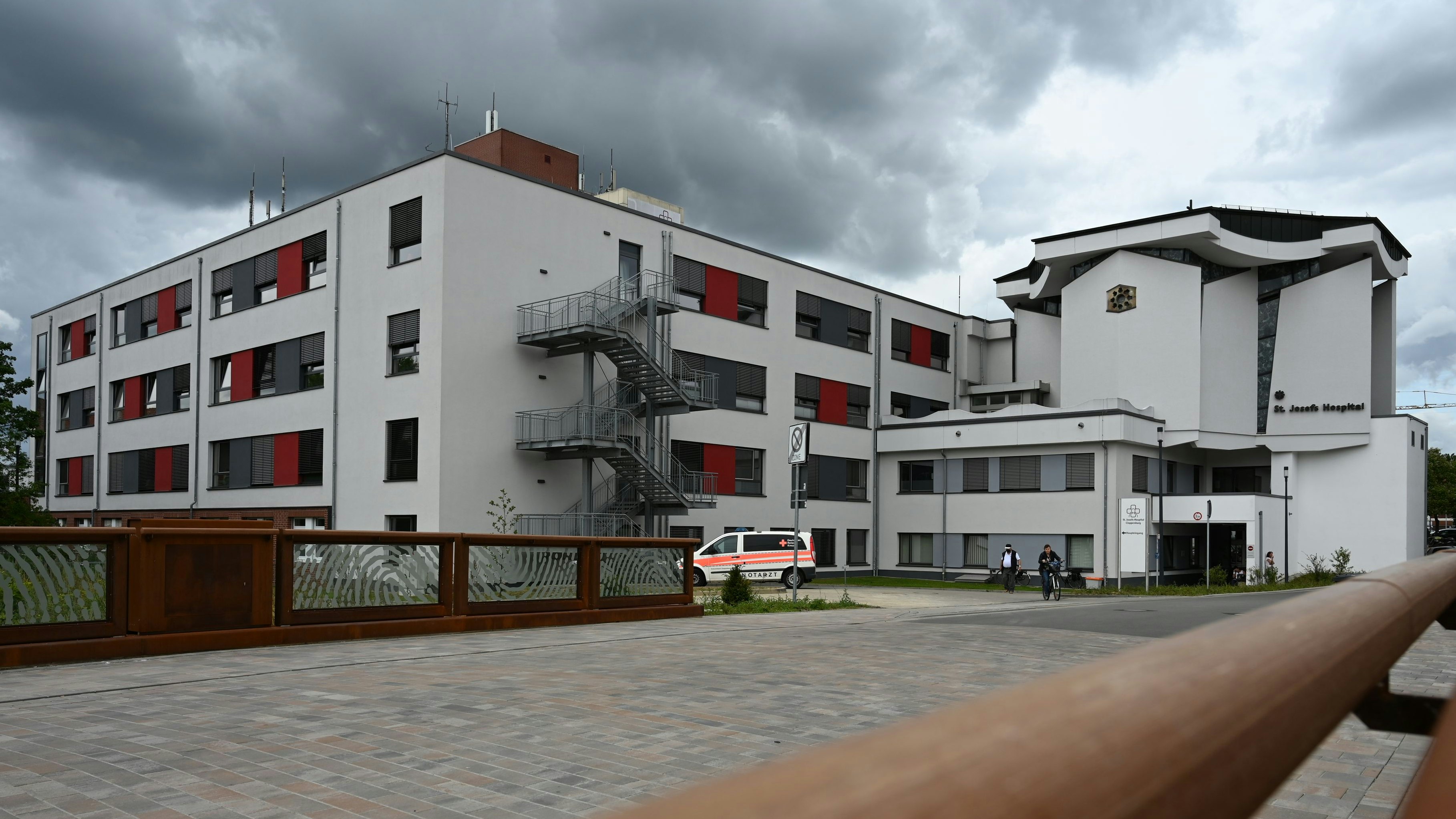 Weiter im Fokus: Das Cloppenburger Krankenhaus mit der Geburtenstation. Foto: Hermes