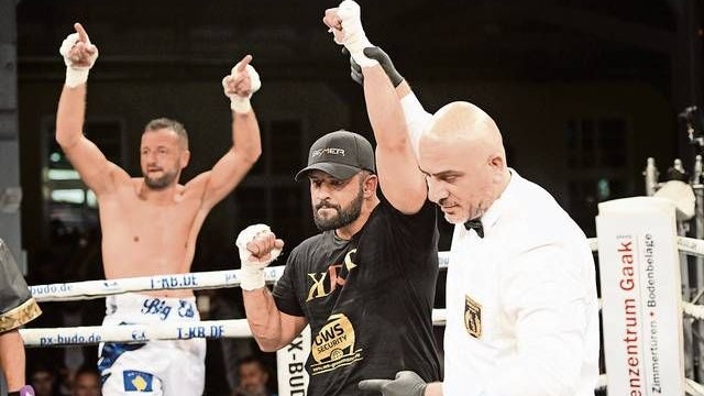 Wollen wieder jubeln: Erdogan Kadrija (im Hintergrund) und Kambis Rahmani hatten sich im Oktober 2019 jeweils Europameistertitel des International Boxing Forums (IBF) gesichert. Archivfoto: Langosch