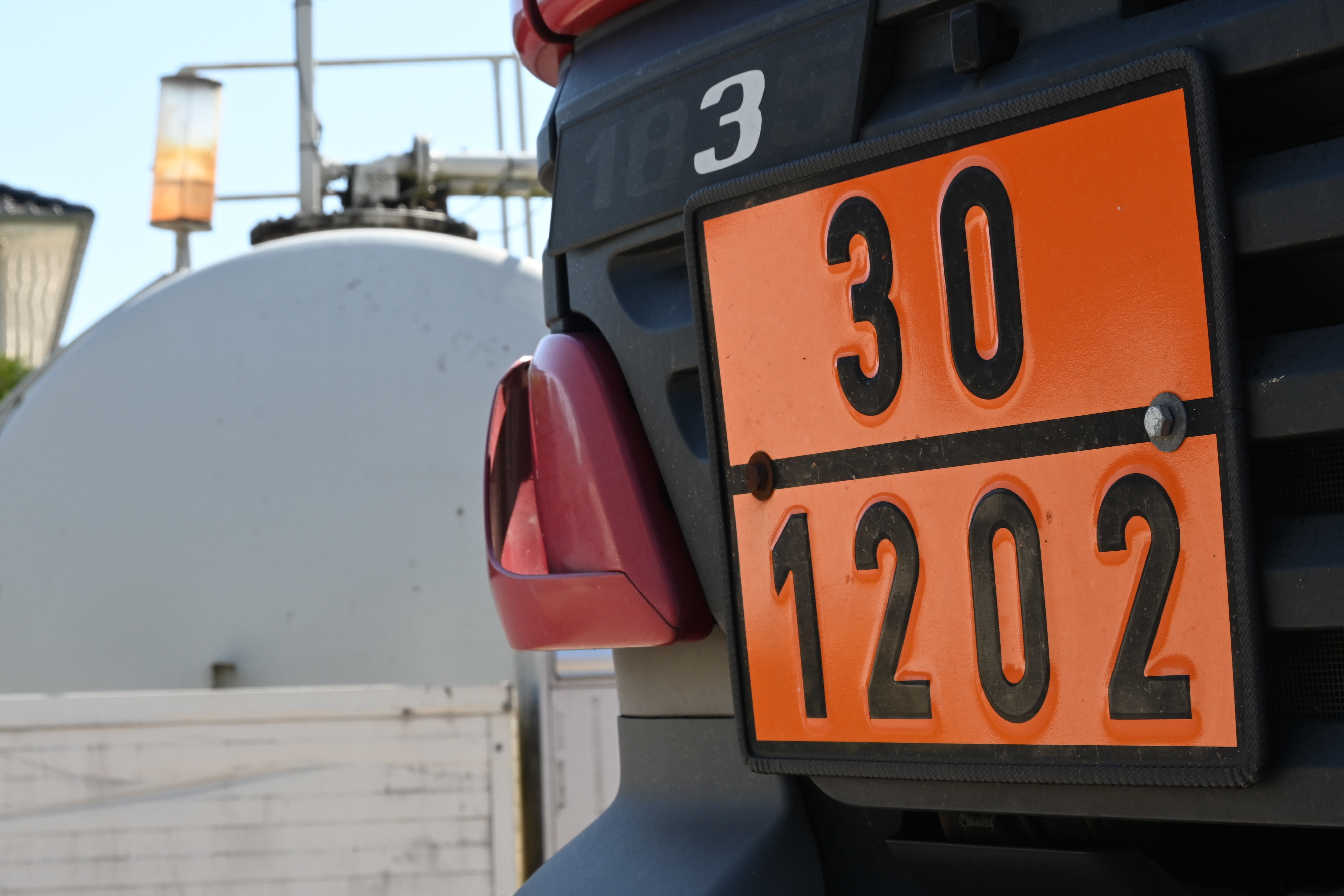 Diesel an Bord: Der Lkw-Führerschein alleine reicht nicht aus, um Kraftstoffe zu transportieren. Foto: Thomas Vorwerk