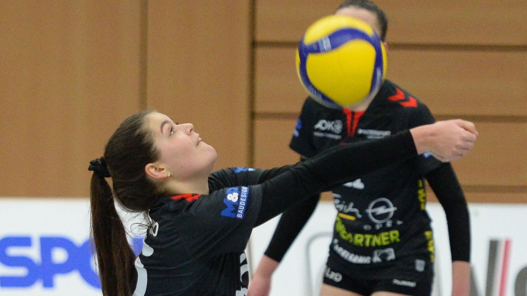 In der Startformation: Mariia Petrenko springt für die verletzte Stammzuspielerin Jule Lampe ein. Foto: Langosch