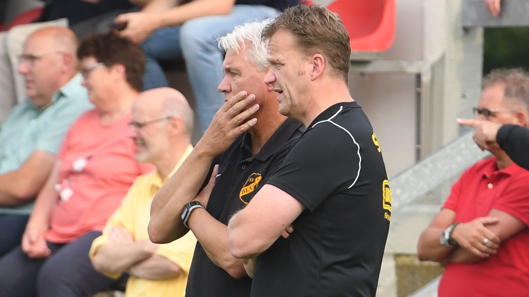 Nach der Saison ist Schluss: Trainer Olaf Blancke (rechts) und Cotrainer Peter Hölzen wollen mit dem SV Bevern in Meisterschaft und Pokal noch einiges erreichen. Foto: Wulfers