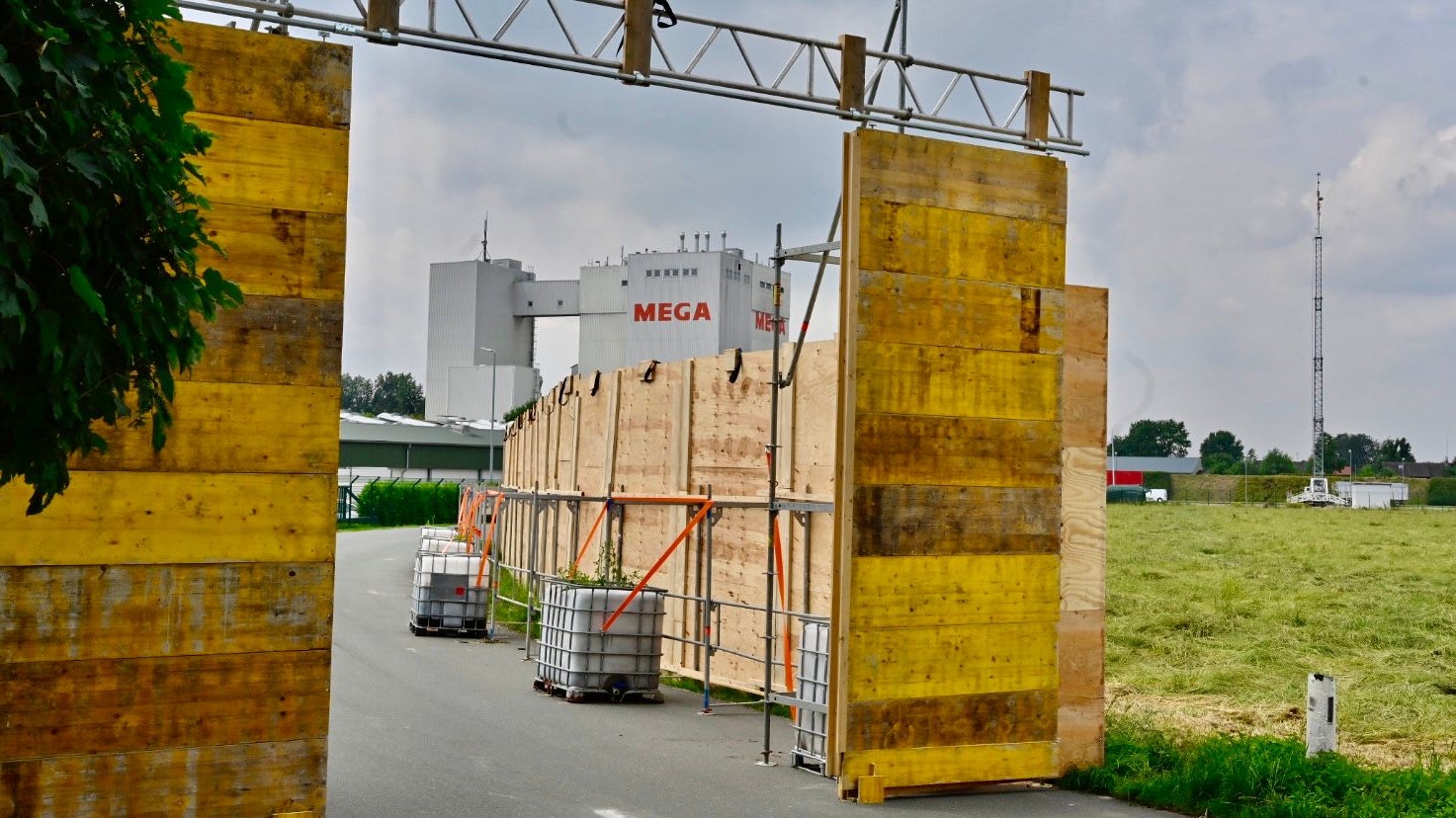 Das Schleusentor ist noch geöffnet: Der PHW-Konzern mit der Mega-Mühle in Rechterfeld am Samstag. Foto: M. Niehues