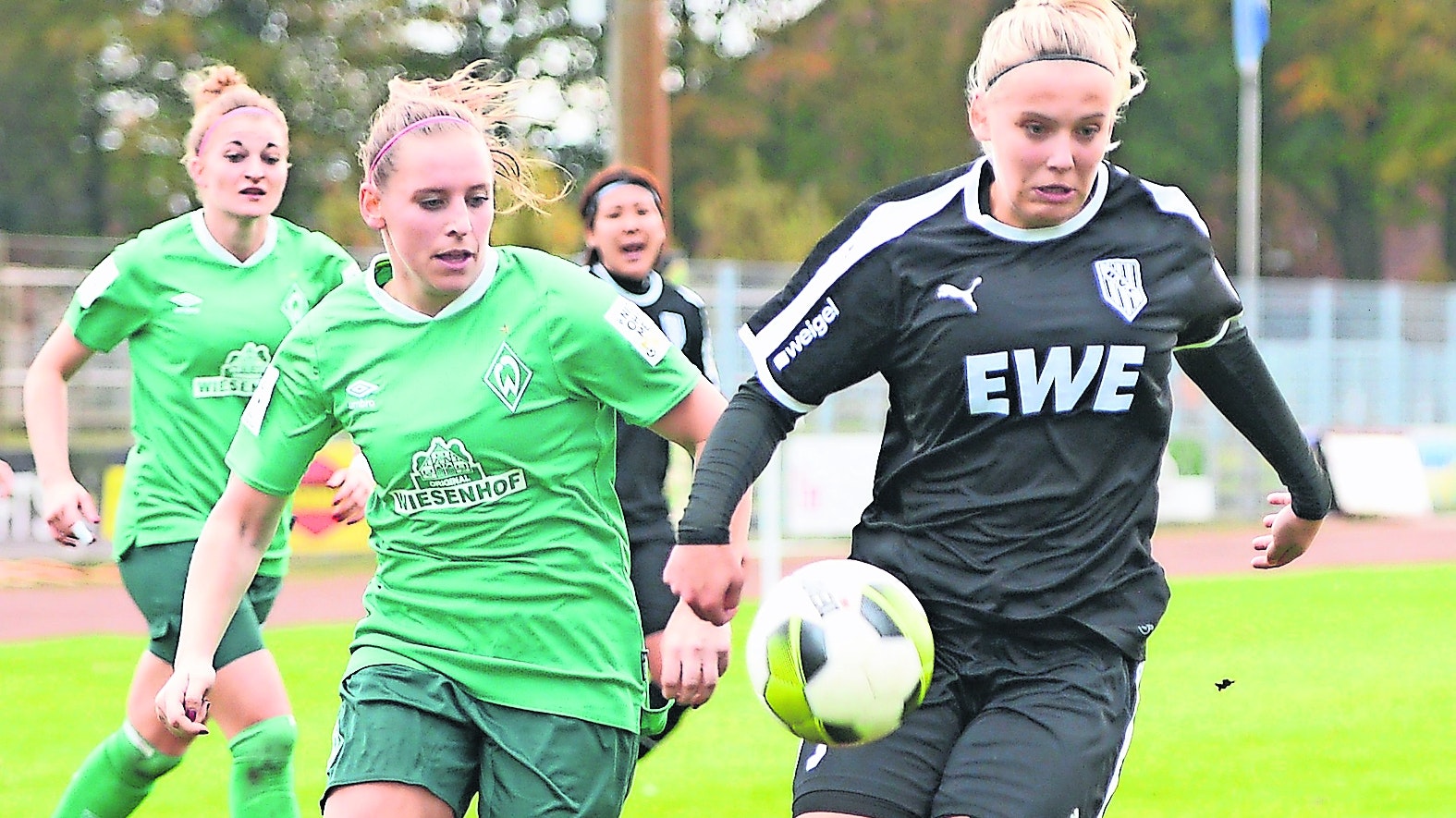 Von Cloppenburg nach Lutten: Sarah Geerken (rechts), hier im Zweitliga-Spiel mit dem BVC gegen Cindy König von Werder Bremen. Foto: Langosch