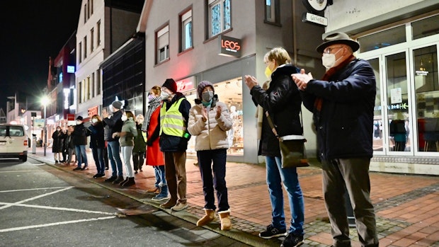 Über 200 Bürger stellen sich in Vechta gegen "Spaziergänger"