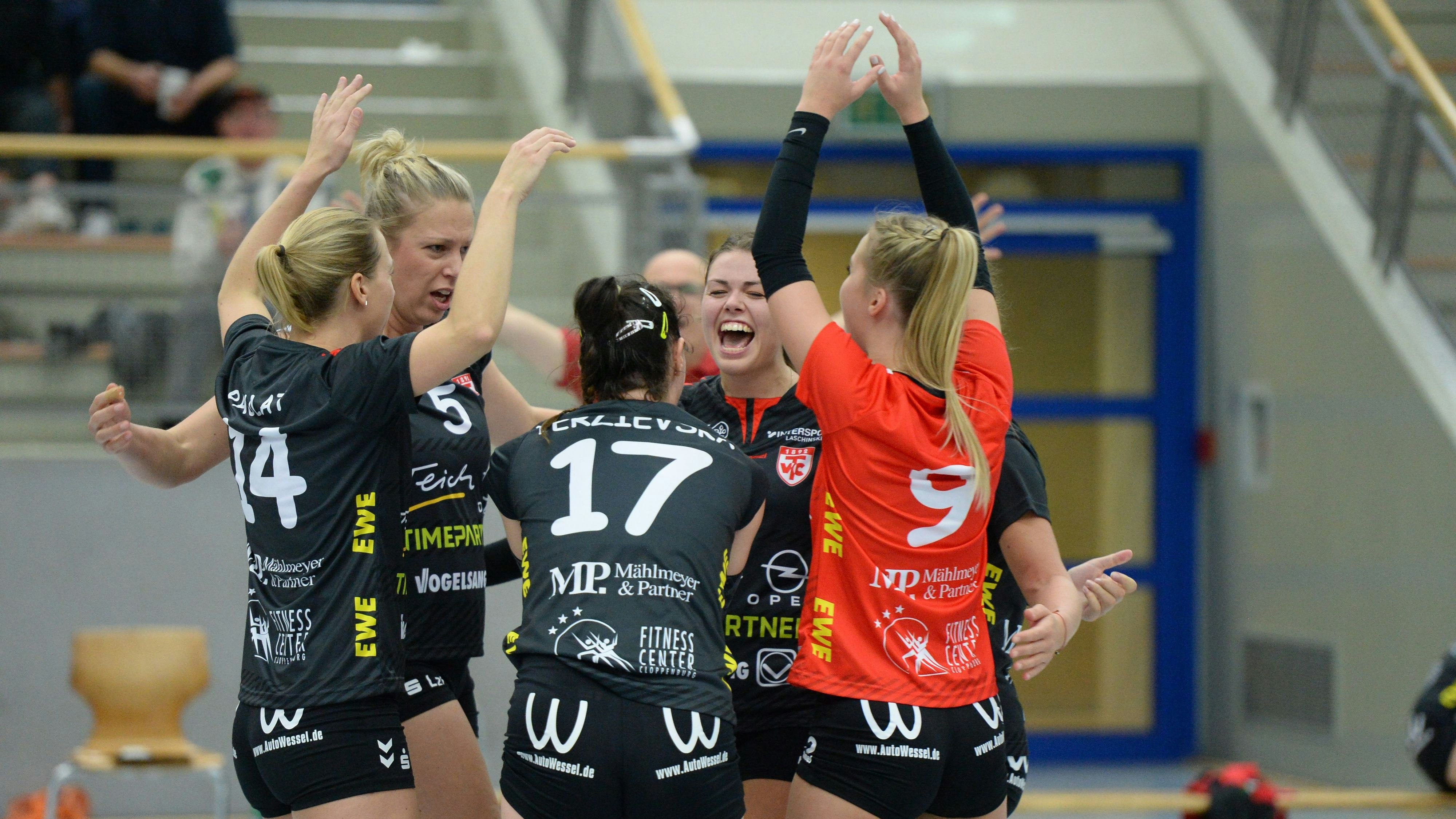 Wollen erneut jubeln: Gegen Union Emlichheim II durften sich die TVC-Volleyballerinnen am vergangenen Sonntag über den ersten Sieg seit 20 Monaten freuen. Foto: Langosch