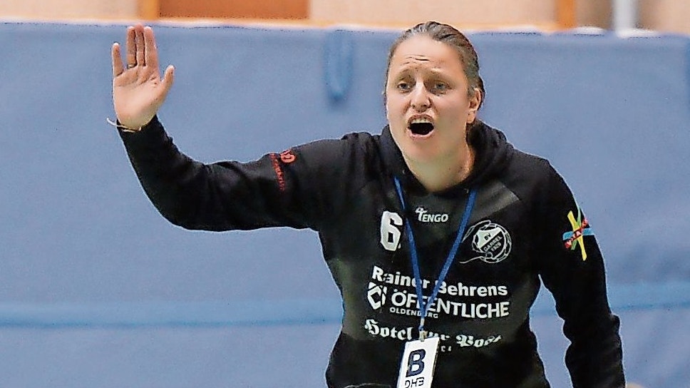 Tschüss, Garrel: Renee Verschuren gibt ihren Trainerinnenposten bei den BVG-Handballfrauen zum Saisonende auf. Foto: Langosch