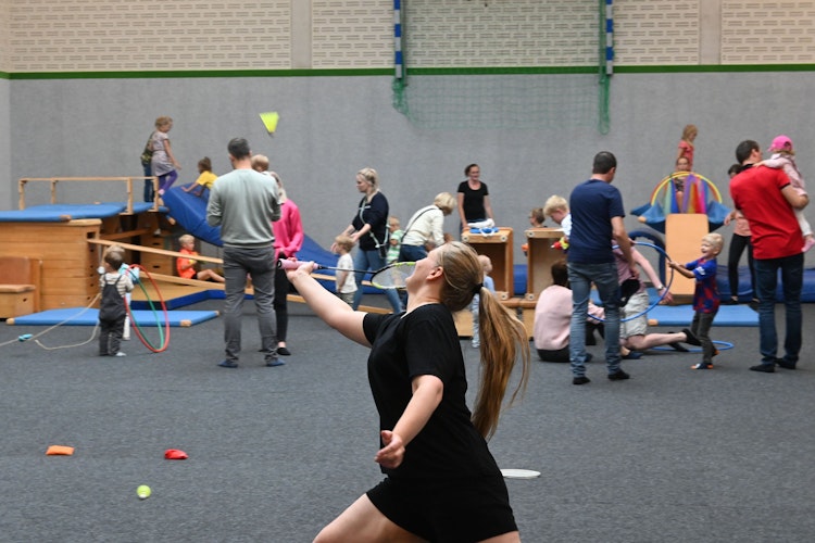 Sportvorführungen: Unter anderem zeigten die Badminton-Spieler ihr Können. Foto: Vorwerk
