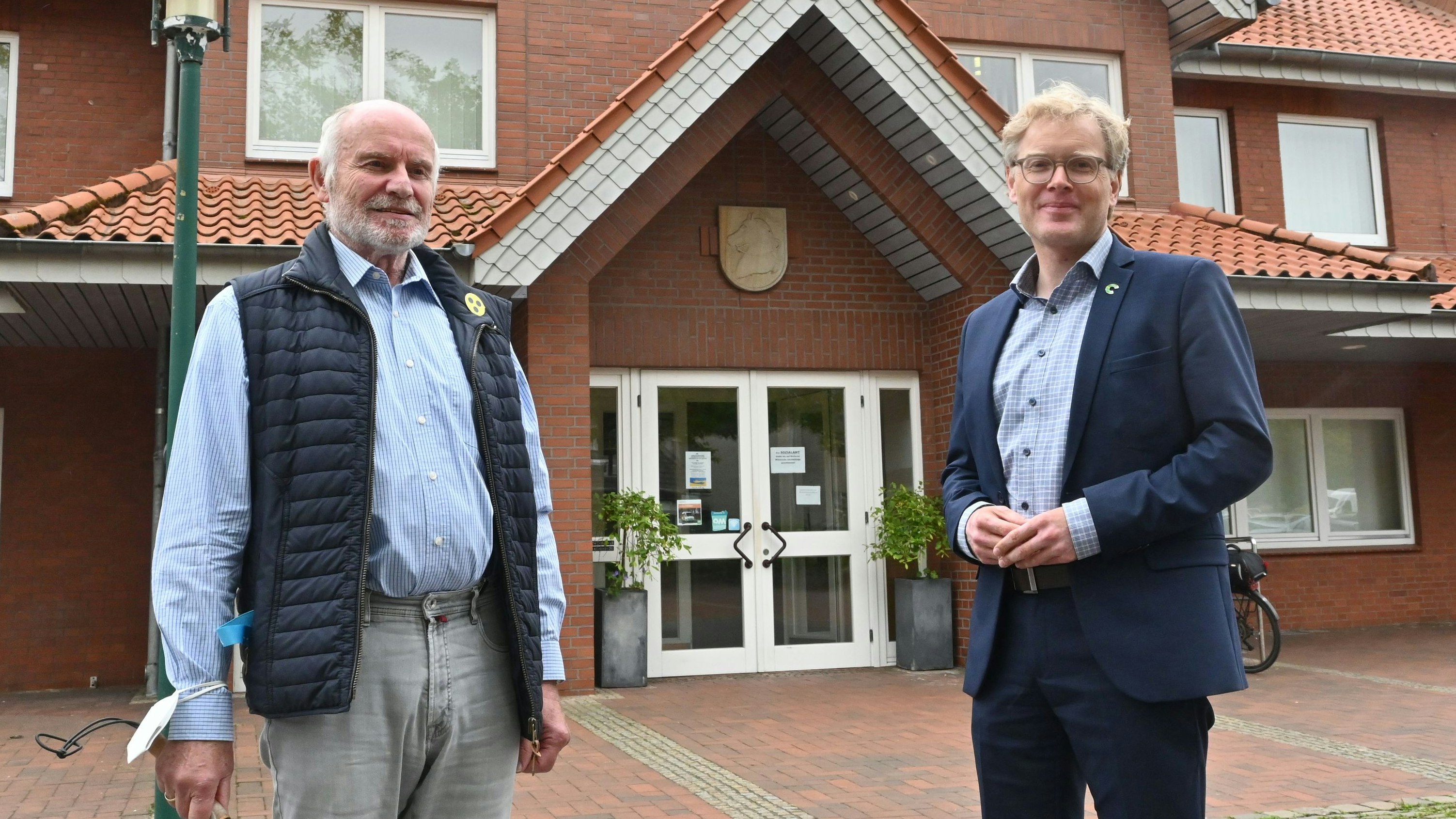 Hoffen auf viele Interessenten: Bürgermeister Marcus Brinkmann (rechts) und Gerd Steting. Foto: Thomas Vorwerk
