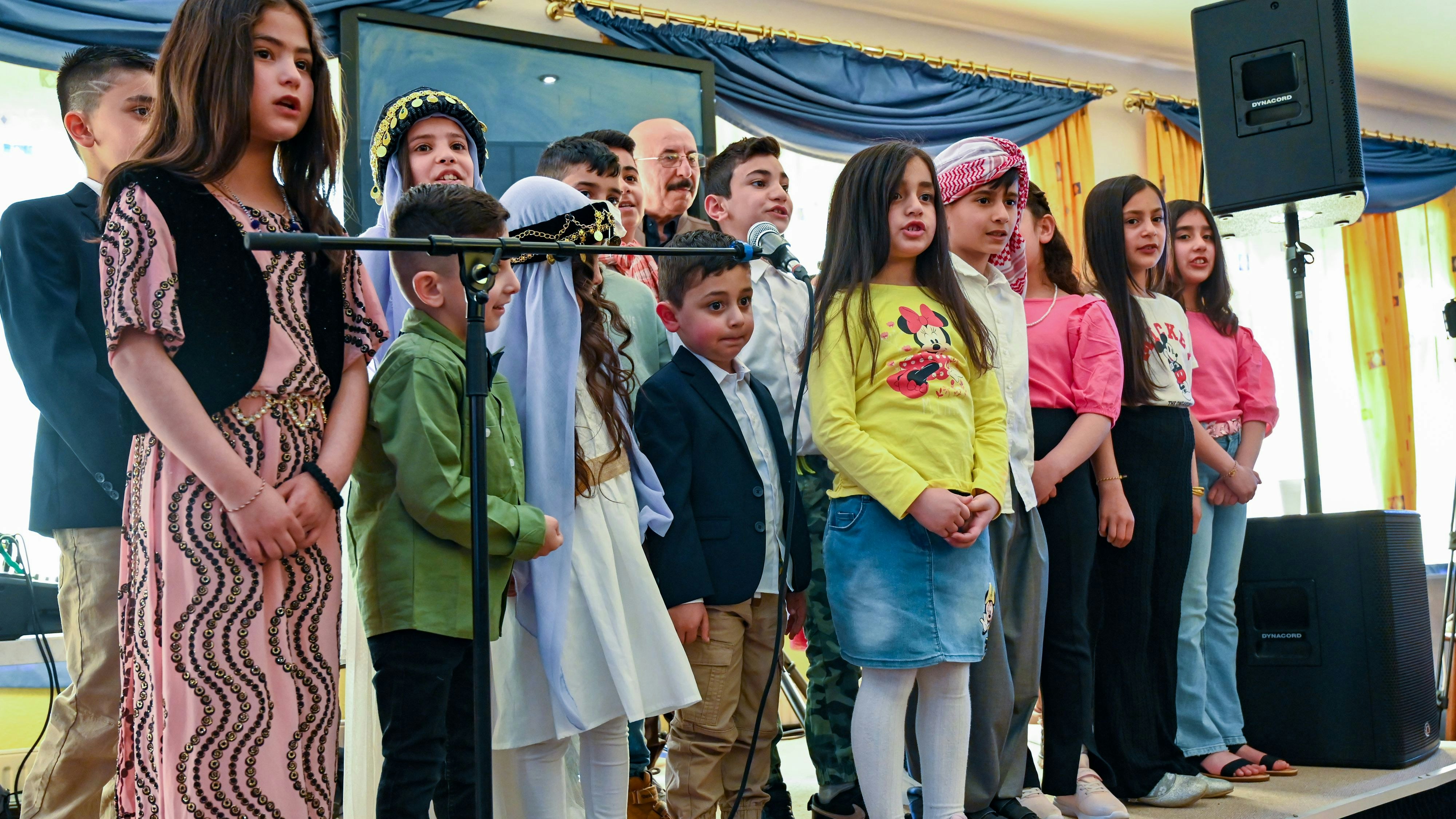 Yezidisches Neujahrsfest: Auch einige Kinder hatten zur Feier einen Auftritt vorbereitet. Foto: Hermes
