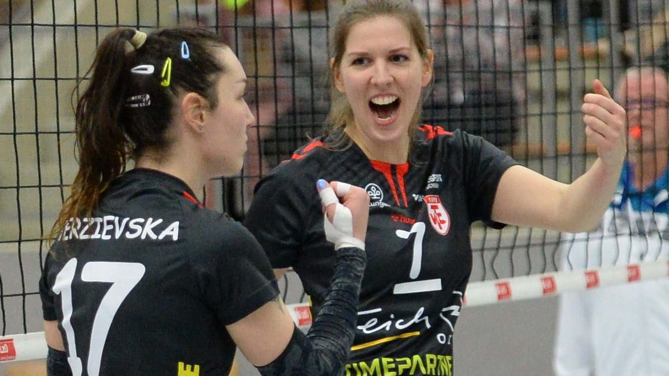 Geballte Freude: Marita Lüske (rechts) und Tea Terzievska wollen die Vorrunde mit einem Sieg abschließen. Foto: Langosch