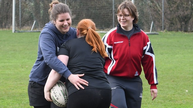 Rugbyfrauen heuern bei den Crusaders an