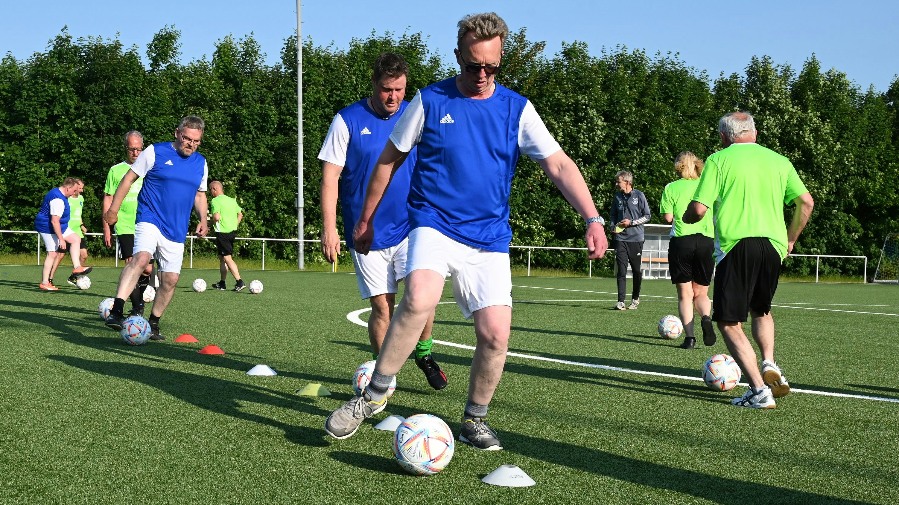 Fußball als Gesundheitssport: Die Teilnehmer trainieren und spielen ohne Wettkampfgedanken. Foto: Hermes