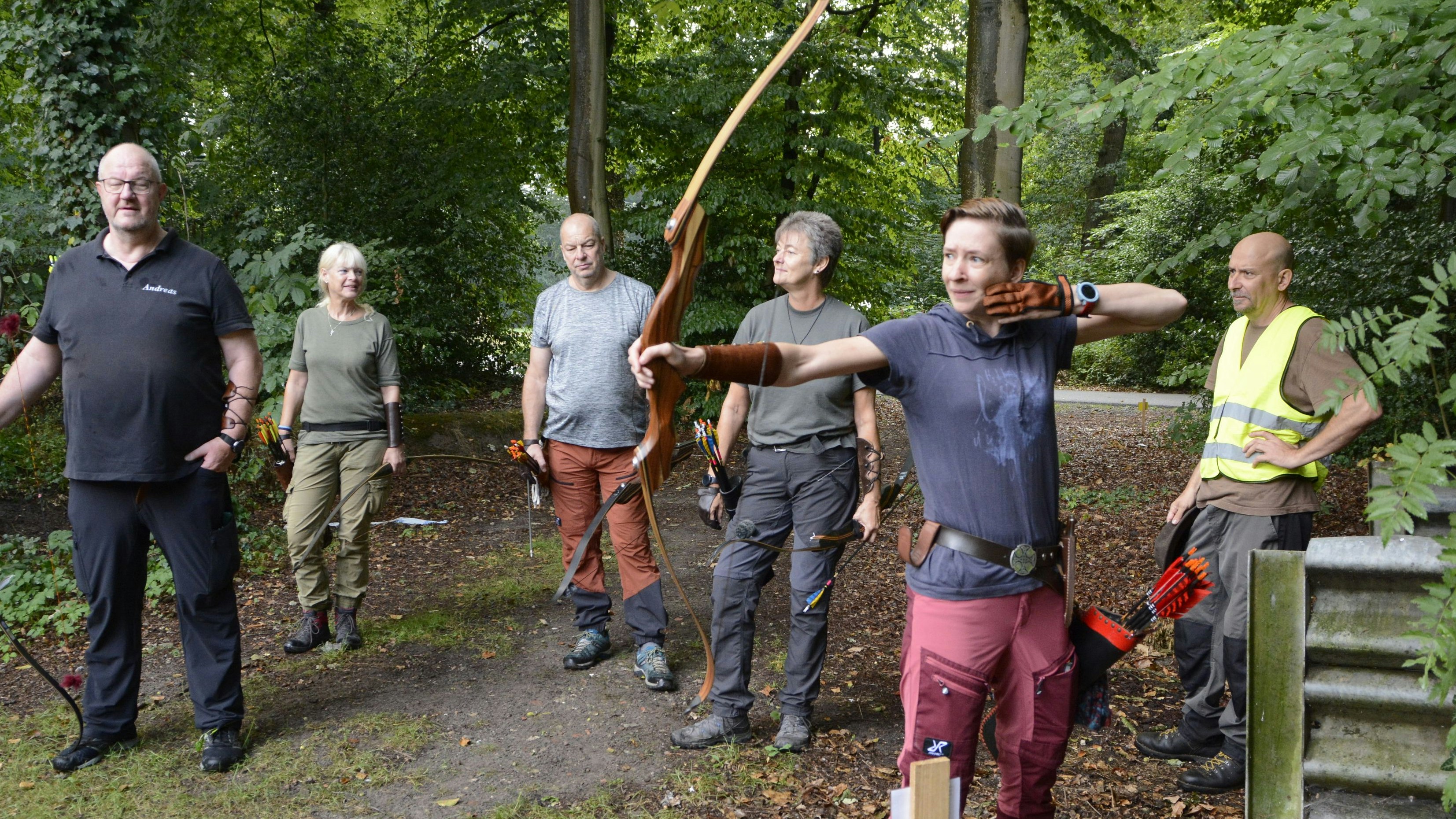 Besuch aus dem Sauerland: Schützinnen und Schützen des Bogensportvereins Sorpesee nahmen am Wettkampf teil. Foto: Rosenbaum