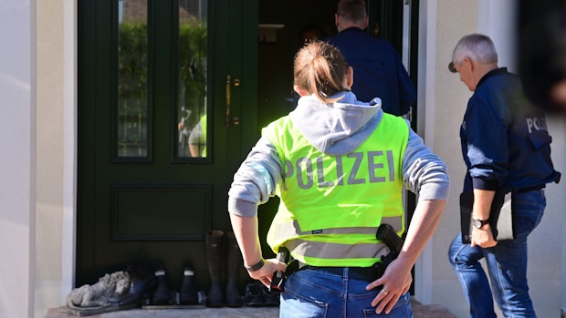 Gesprengte Geldautomaten: Polizei nimmt 13 Männer in mehreren Ländern fest