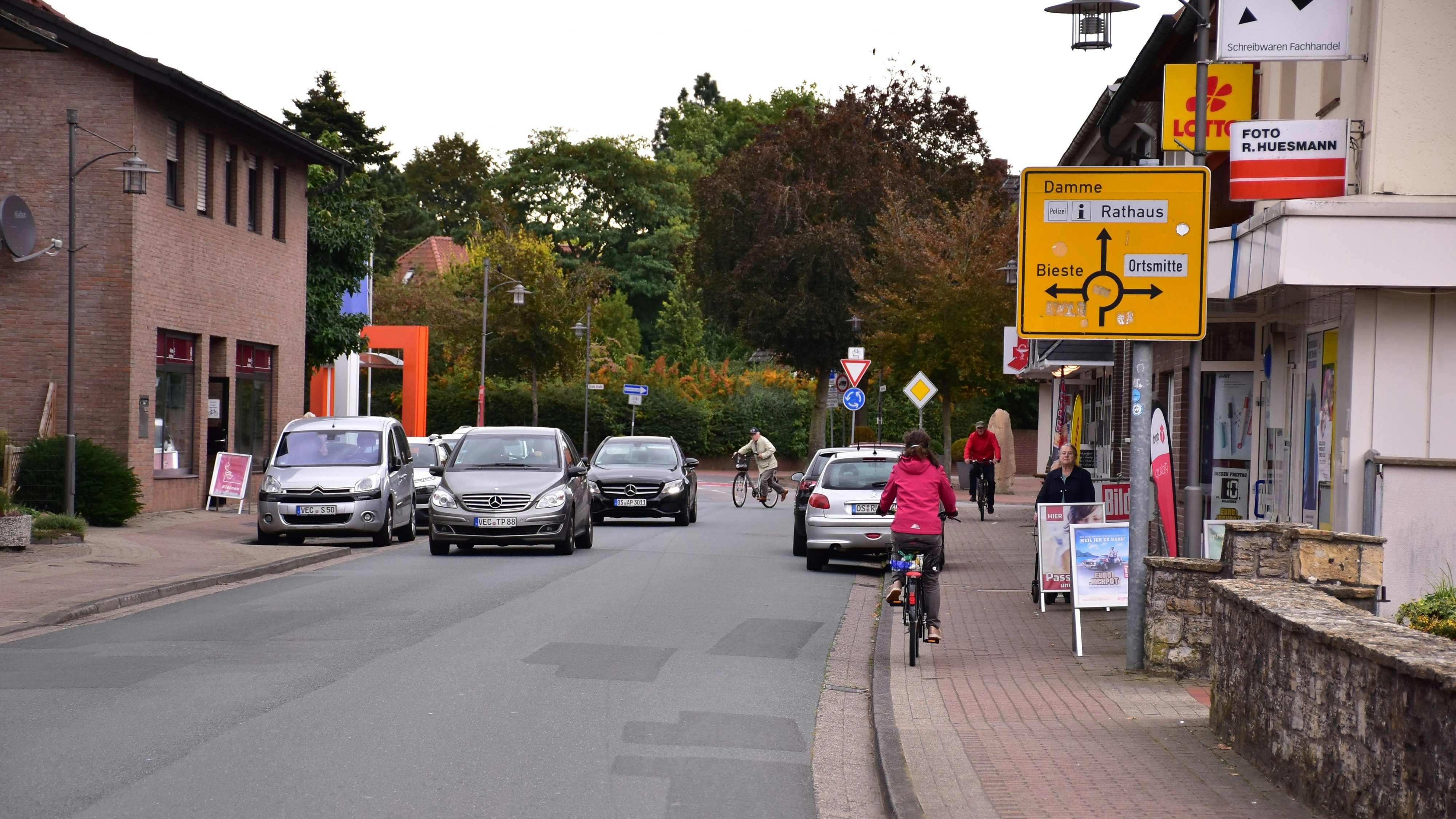 Geschwindigkeit drosseln: Die Gemeindeverwaltung möchte auch auf der Bahnhofstraße maximal Tempo 30. Foto: Lammert