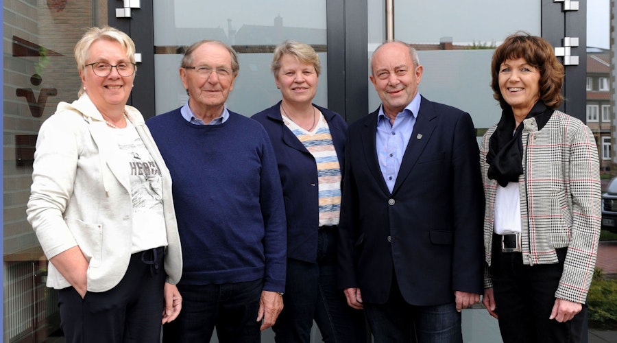 Bilden den Tafel-Vorstand (von links): Bernarda Berssen, Ernst Hamberg, Elisabeth Pohlmann, Gerd Einhaus und Annette Fortmann. Foto: Jutta Landwehr