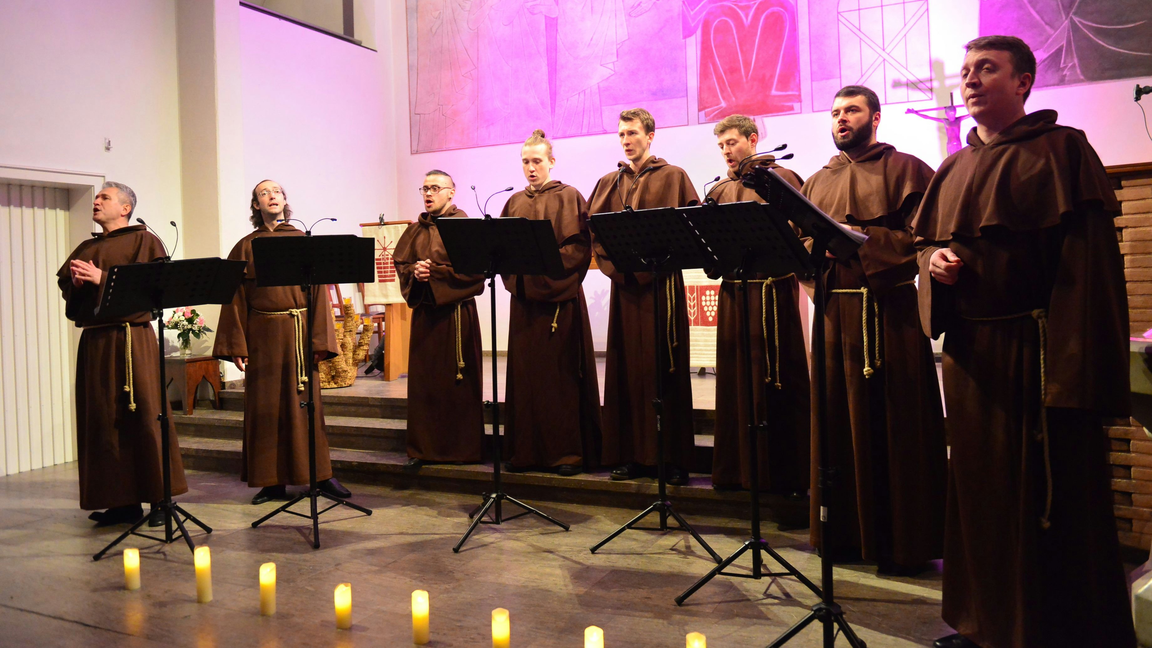 Klangvolle Eindrücke: Die "Gregorian Voices" gastierten in der Evangelischen Kirche in Cloppenburg.&nbsp; &nbsp;Foto: Heidkamp