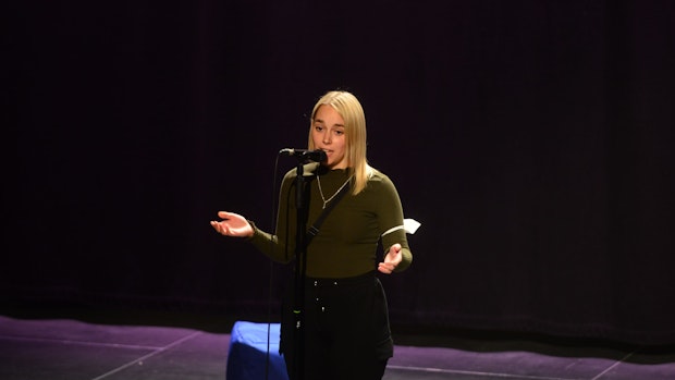 Poetry-Slam im Kulturbahnhof: "Ein Wimpernschlag" entscheidet das Finale