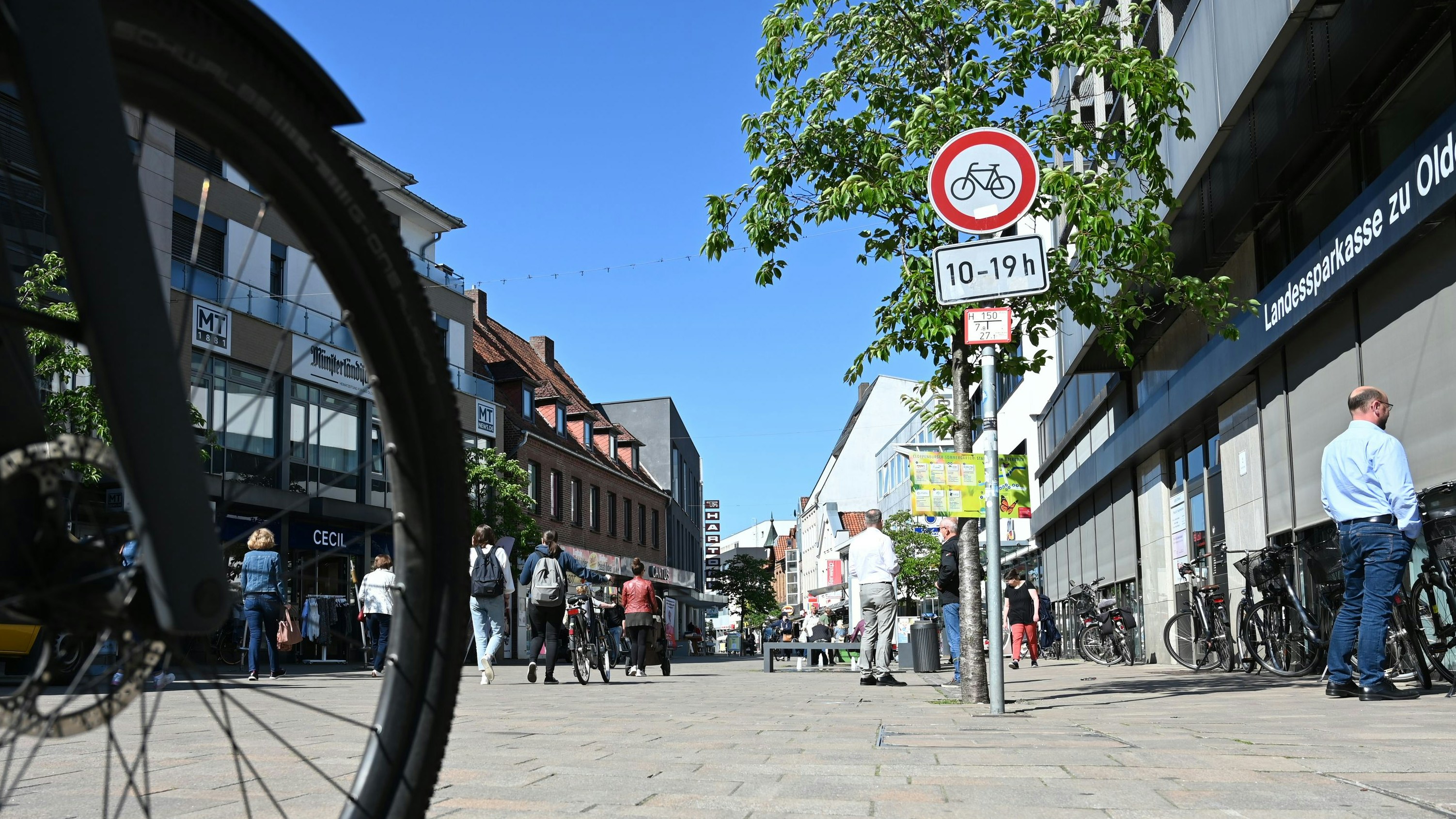 Mit dem Rad ist hier Schluss: Bislang ist die Lange Straße eine reine Fußgängerzone. Foto: Hermes