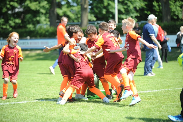 Sieger der Leistungsstufe II: Der Cloppenburger FC gewann das Endspiel gegen Hansa Friesoythe IV mit 2:1. Foto: Bettenstaedt