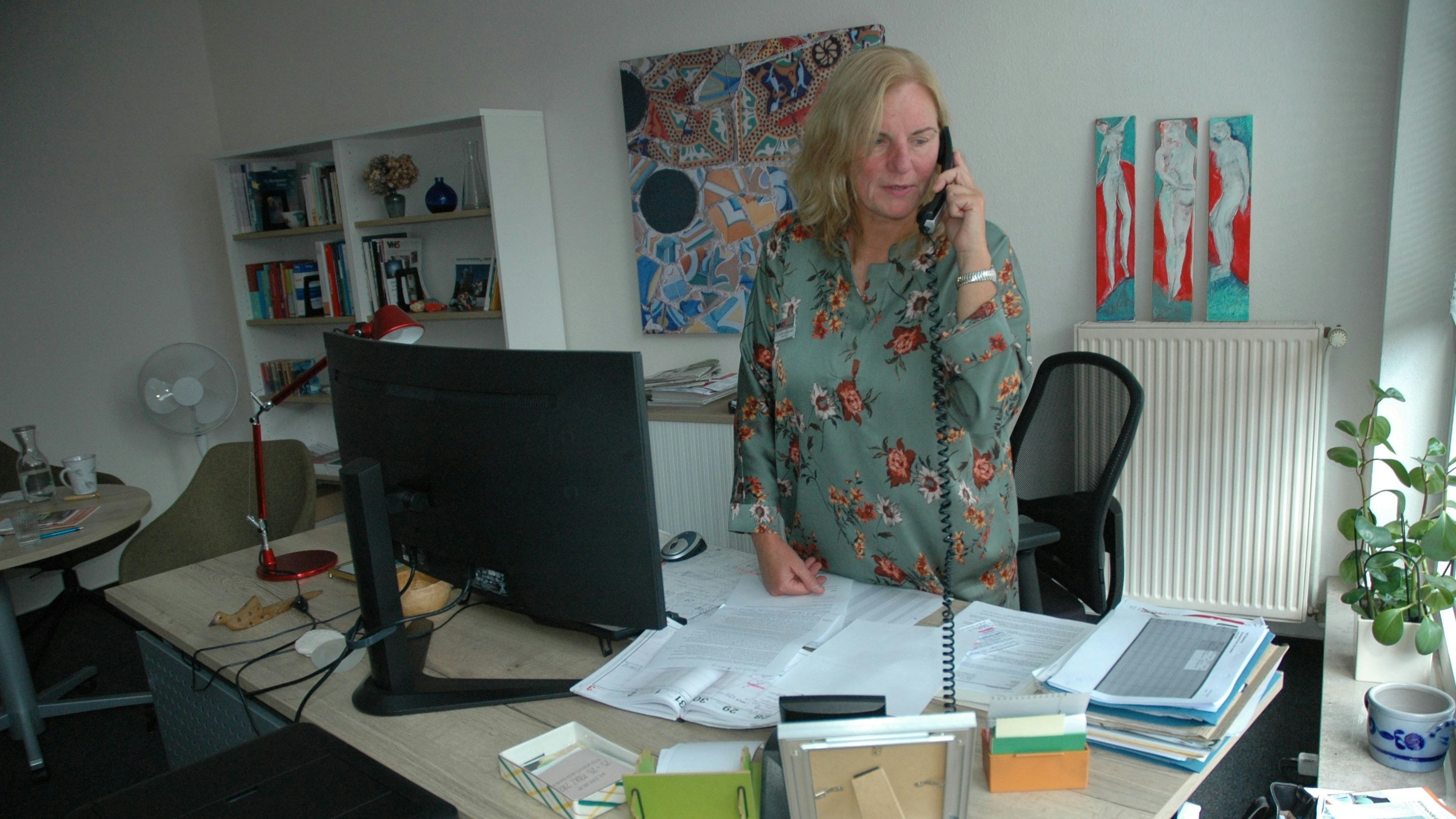 Kommunikation ist ihre Stärke: VHS-Direktorin Dr. Christina Neumann ist seit einem Jahr im Amt. Foto: Kaiser