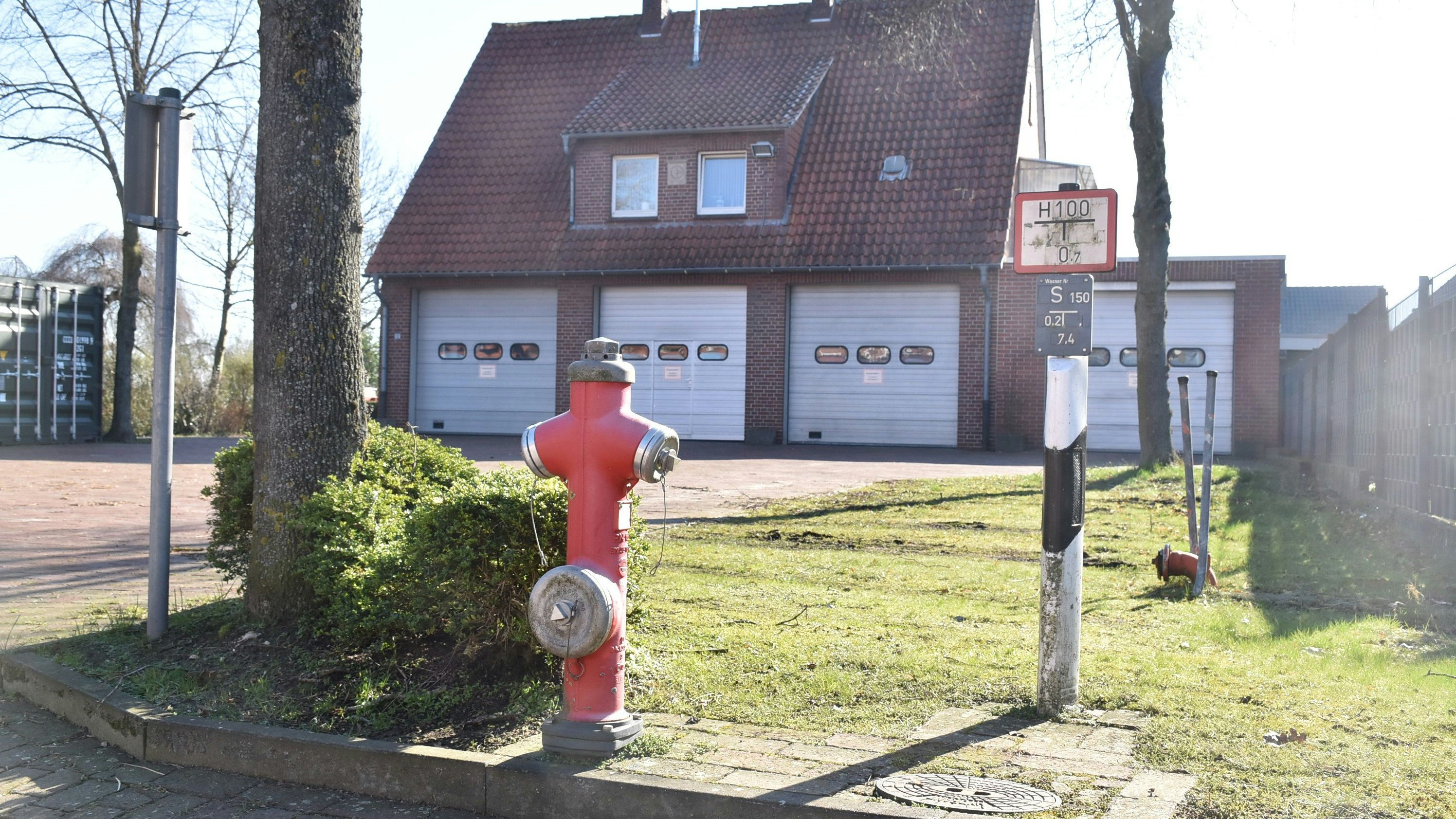 Hat demnächst ausgedient: Die Feuerwehr Vörden soll ein neues Gerätehaus bekommen. Die Gemeinde möchte es im Rahmen eines Totalunternehmer-Modells errichten.&nbsp; Foto: Lammert