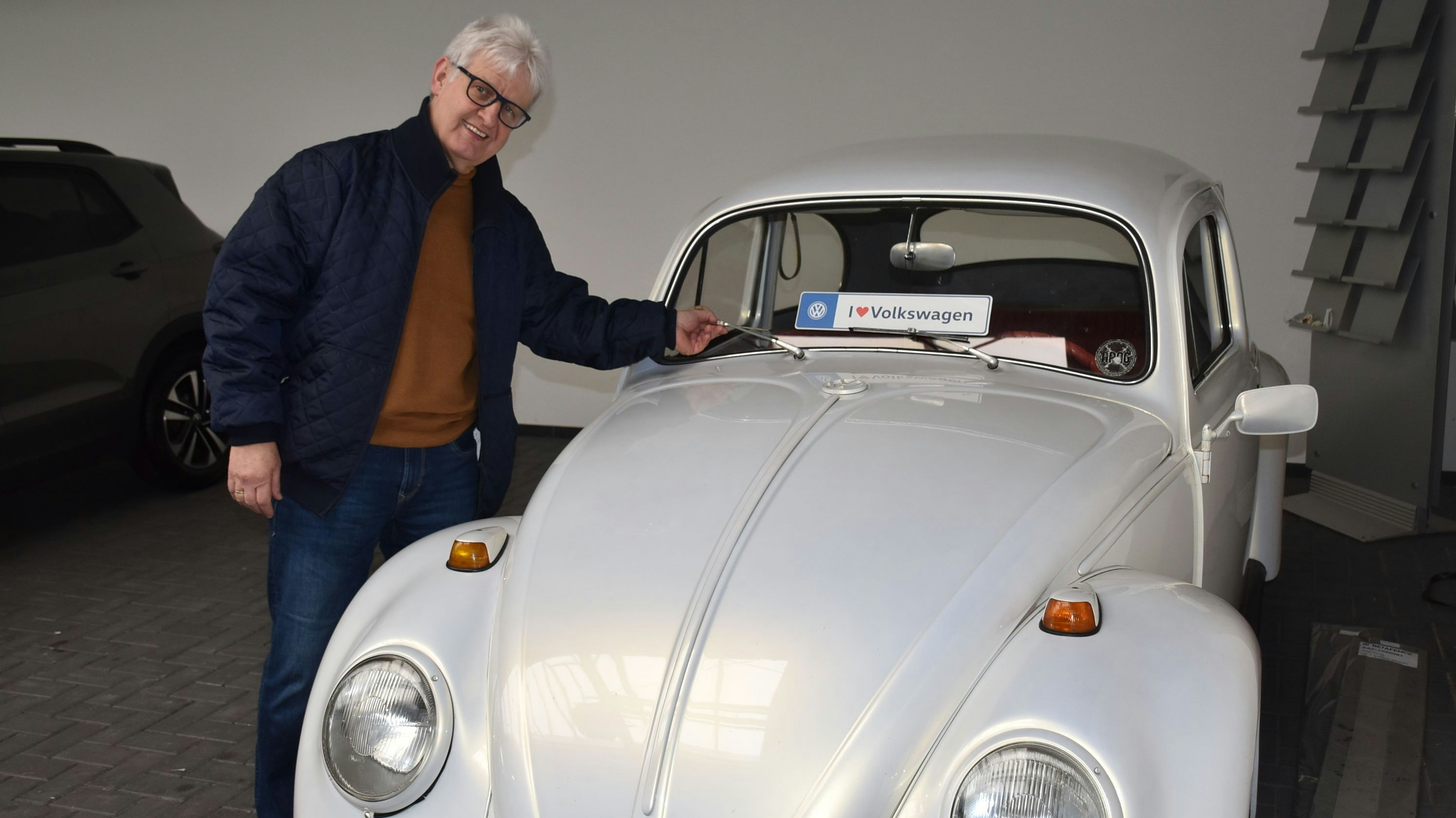 Schluss nach fast 5 Jahrzehnten: Günther Preuß hat beinahe ein halbes Jahrhundert im Autohaus Goda gearbeitet. Nun ist er in den Ruhestand getreten. Foto: Lammert