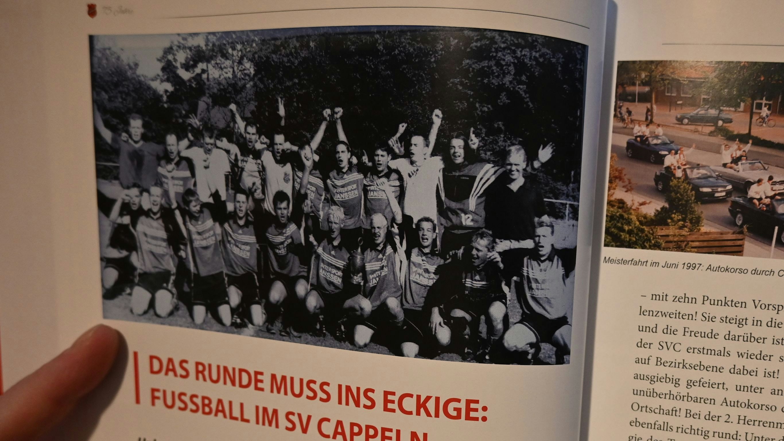 Erinnerungen: 1997 feierte die 1. Herren den Aufstieg in die Fußball-Bezirksklasse. Foto: Vorwerk