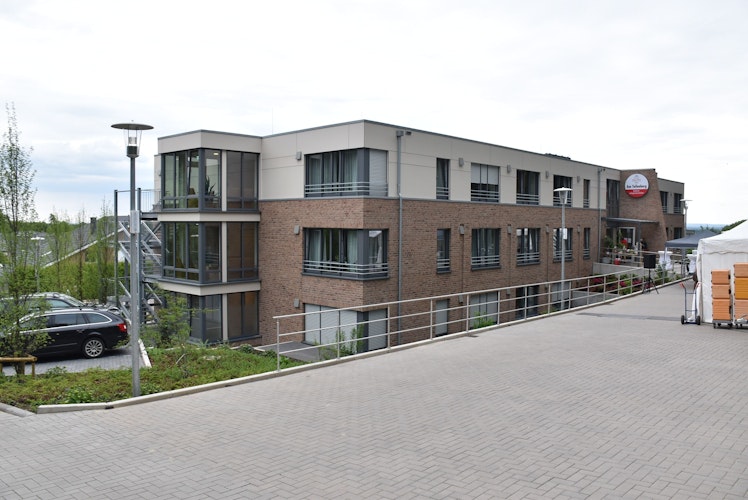 Viel Zuspruch: Das neue dreigeschossige Gebäude der Stiftung Maria-Rast bietet drei Wohngemeinschaften mit jeweils 12 Plätzen Raum. Foto: Lammert