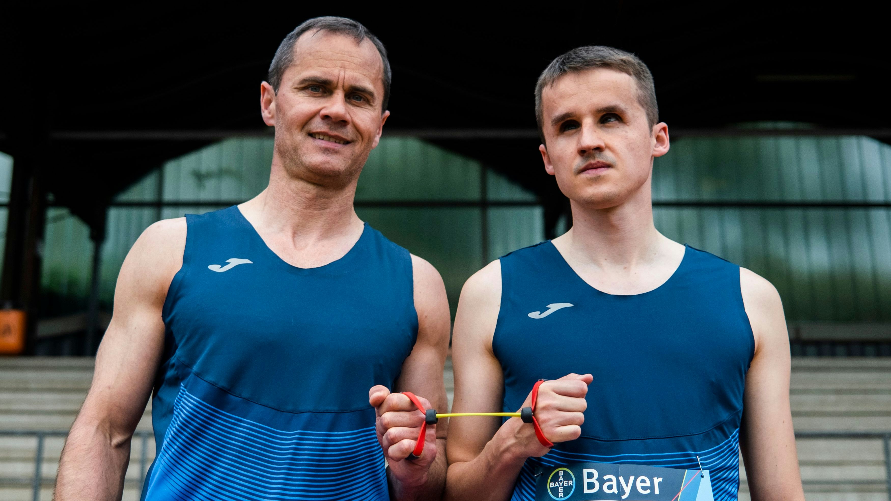 Nominiert für die Paralympics: "Guide" Alexander Kosenkow (links) und sein Sprintpartner Marcel Böttger. Foto: Mika Volkmann