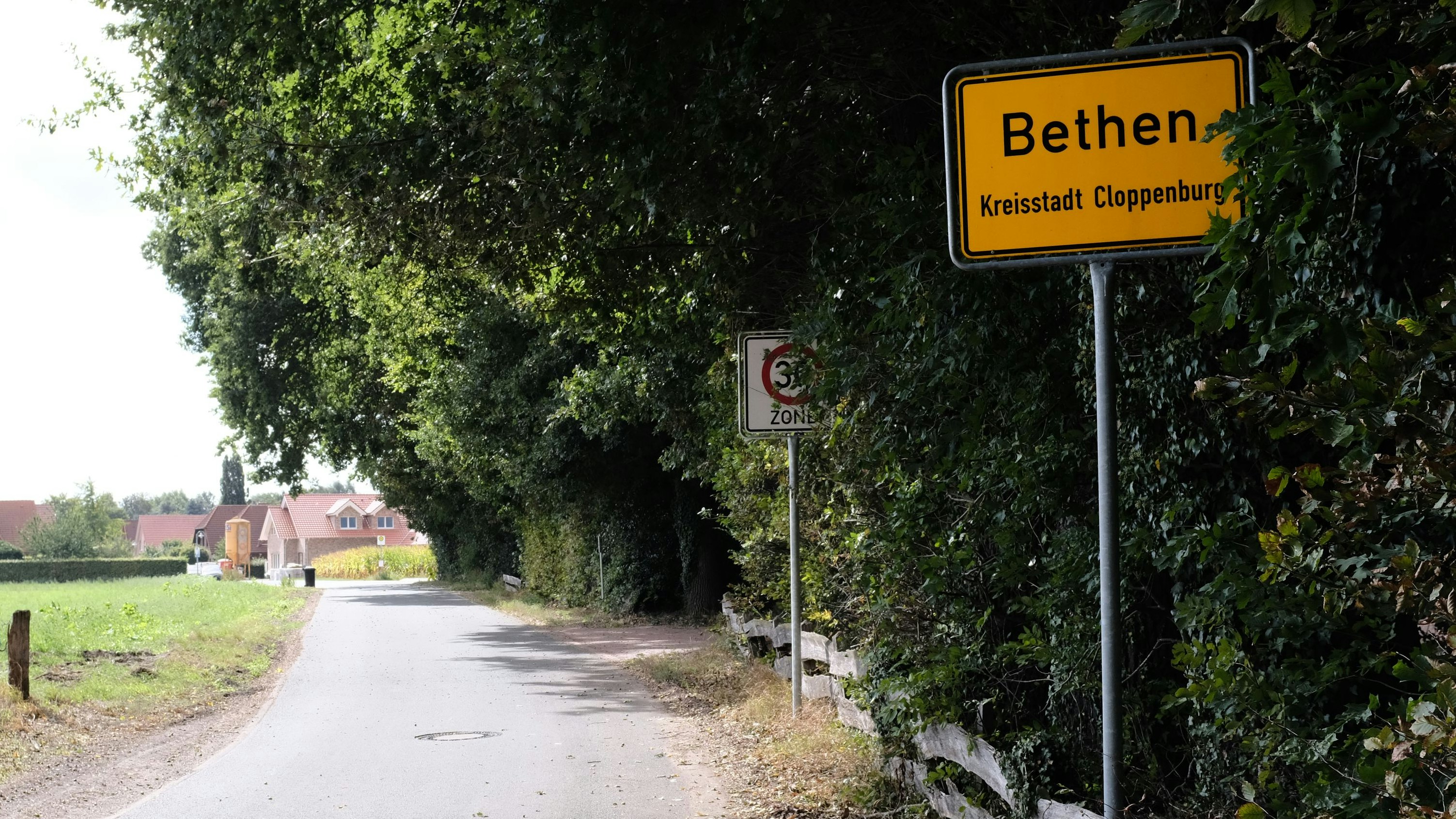Kein Licht und kein Gehweg: Der Lütke Weg führt zum neuen Bether Kindergarten. Foto: Niemeyer