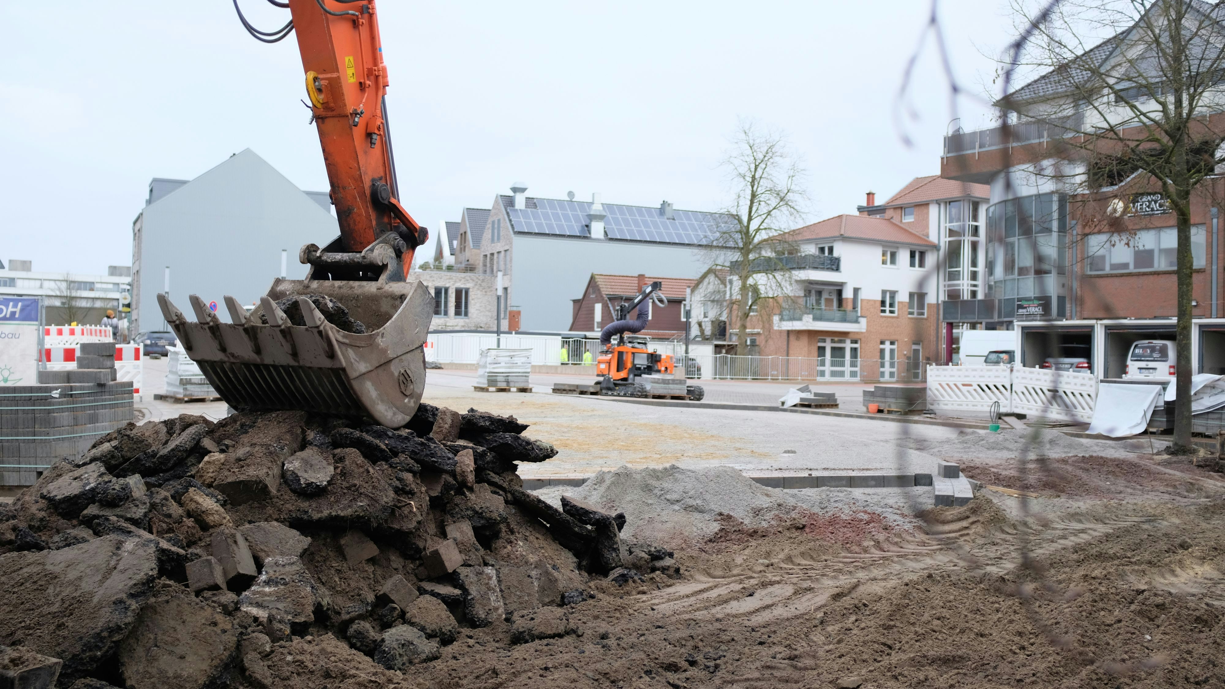 Großprojekt "Sanierungsgebiet Mühlenstraße": Die Bauarbeiten im Bereich der Bürgermeister-Heukamp-Straße sind schon gestartet. Foto: Niemeyer