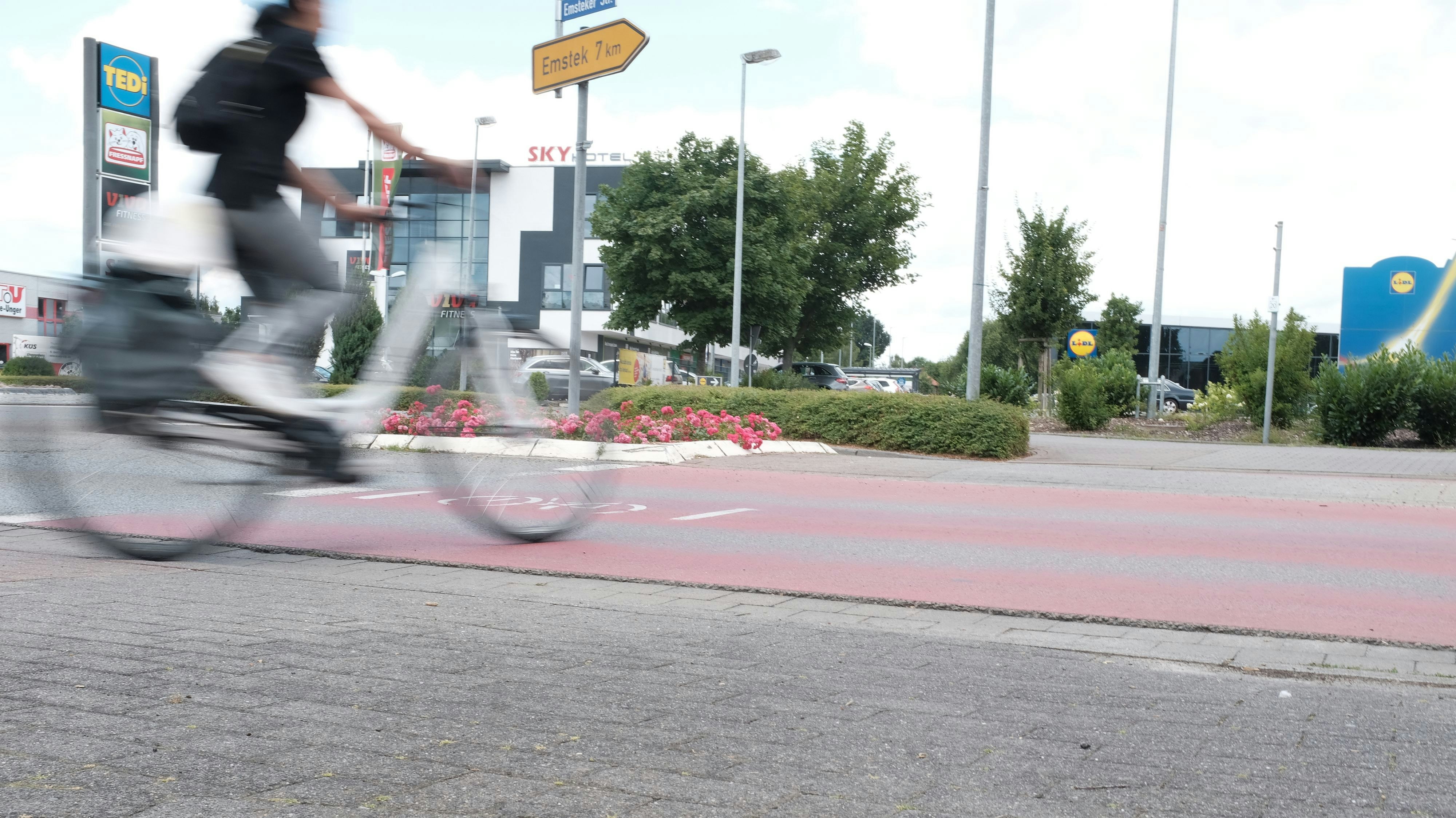 Kreisel gehören zu den Gefahrenstellen: Am Lidl-Kreisel an der Emsteker Straße verunglücken Radfahrer überdurchschnittlich oft. Foto: Niemeyer