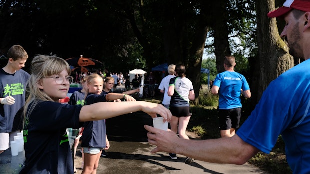 Löninger Marathon: 550 Helfer motivieren, verpflegen und kühlen die Läufer