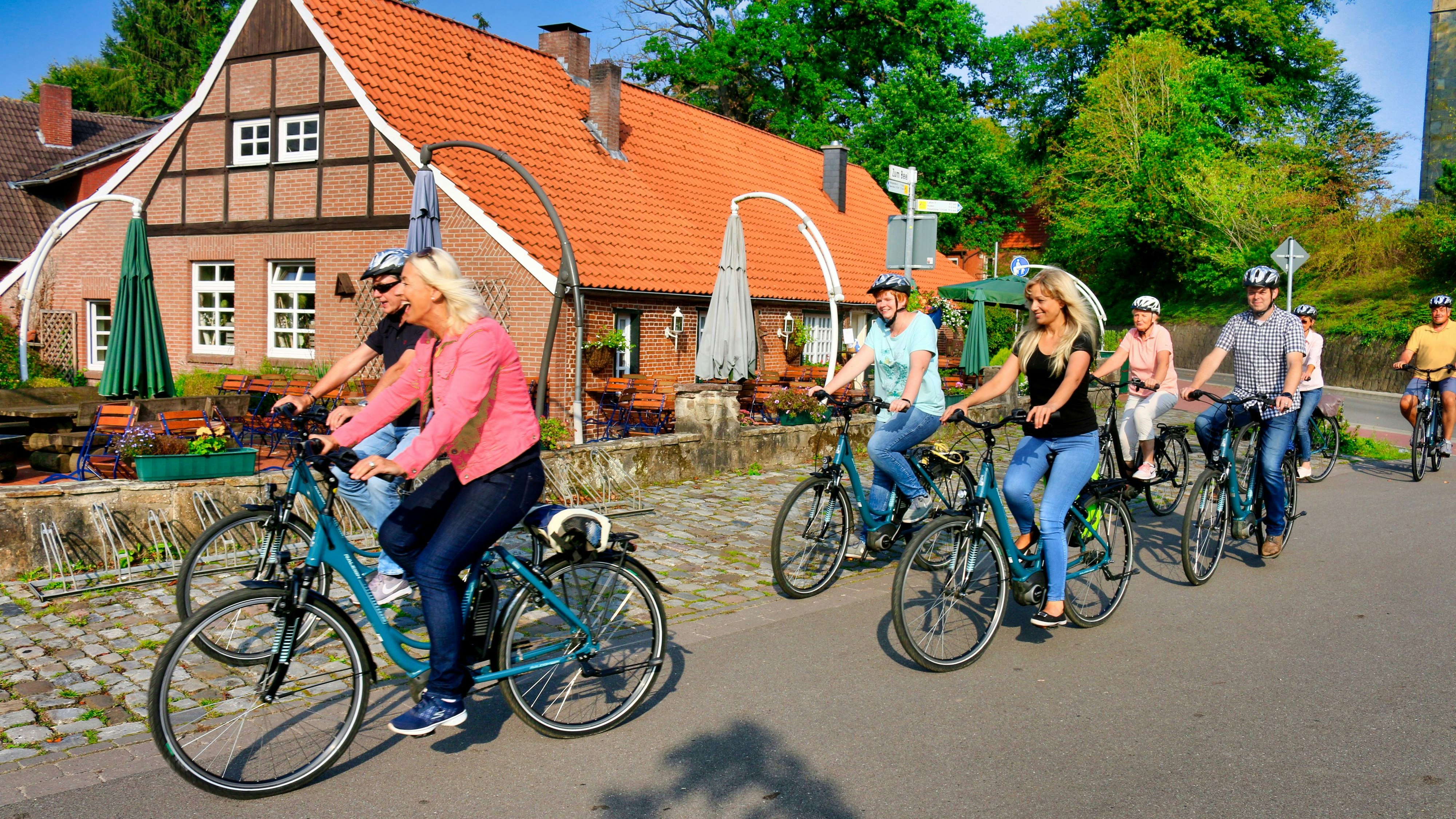 E-Bike Boom: Auf großes Interesse stoßen die geführten regionalen Motto-Tagestouren der Hasetal-Touristiker. Die Nachfrage liegt bereits ein Drittel über dem letzten „normalen“ Tourismusjahr 2019. Foto; ZEH