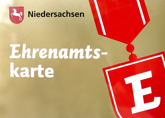 Gold: Die Ehrenamtskarte des Landes Niedersachsen ermöglicht es den Inhabern, zahlreiche Vergünstigungen im Land wahrzunehmen. Foto: dpaHollemann