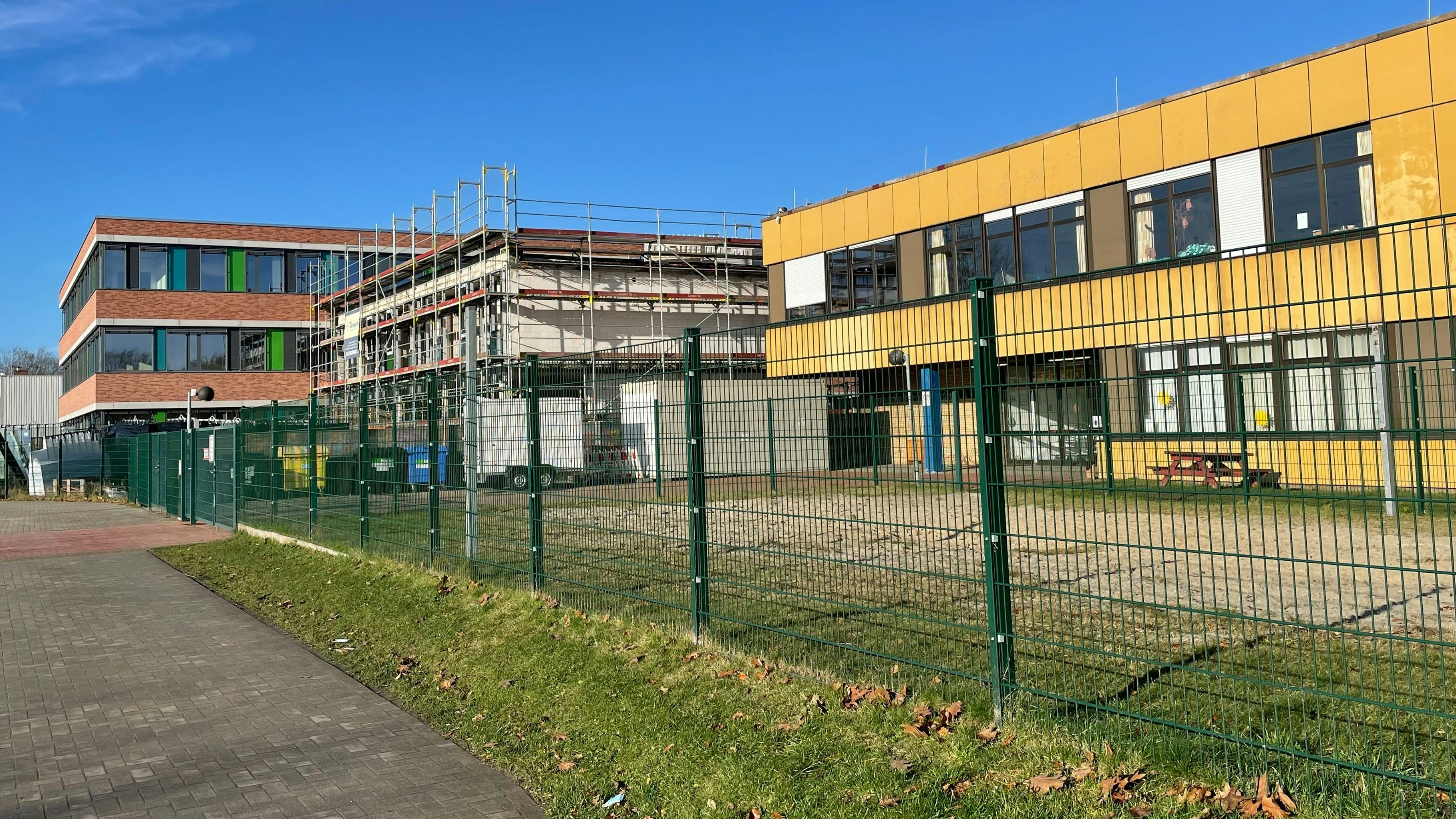 Genug Platz für mehr Personal: Die Friesoyther Elisabethschule befindet sich seit 2019 in erweiternden Bauarbeiten. Archivfoto: Stix
