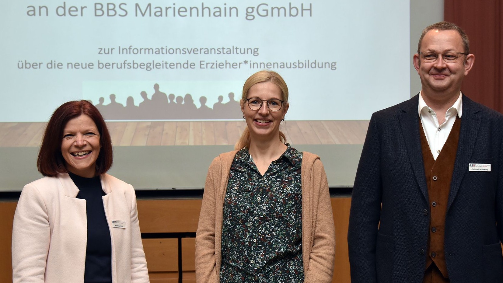 Freuen sich über das neue Angebot: (von links) Andrea Lorentz, Tanja Bruns und Christoph Warnking stellten den neuen Ausbildungsgang vor. Foto: Ludger Heuer