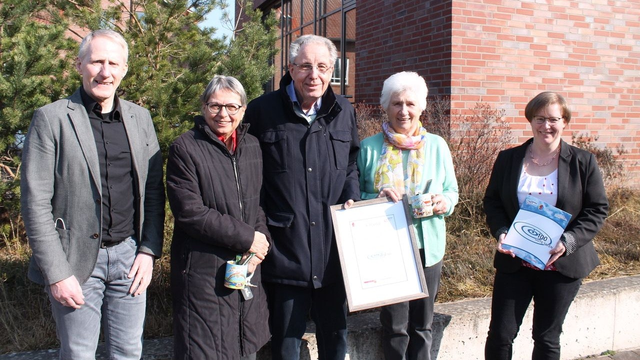 Engagement über alle Maßen: (von links) Bürgermeister Alfred Kuhlmann, Brigitte Hausmann, Hans-Dieter und Ursula Lotte sowie Daniela Thias. Foto: Gebert-Fischer