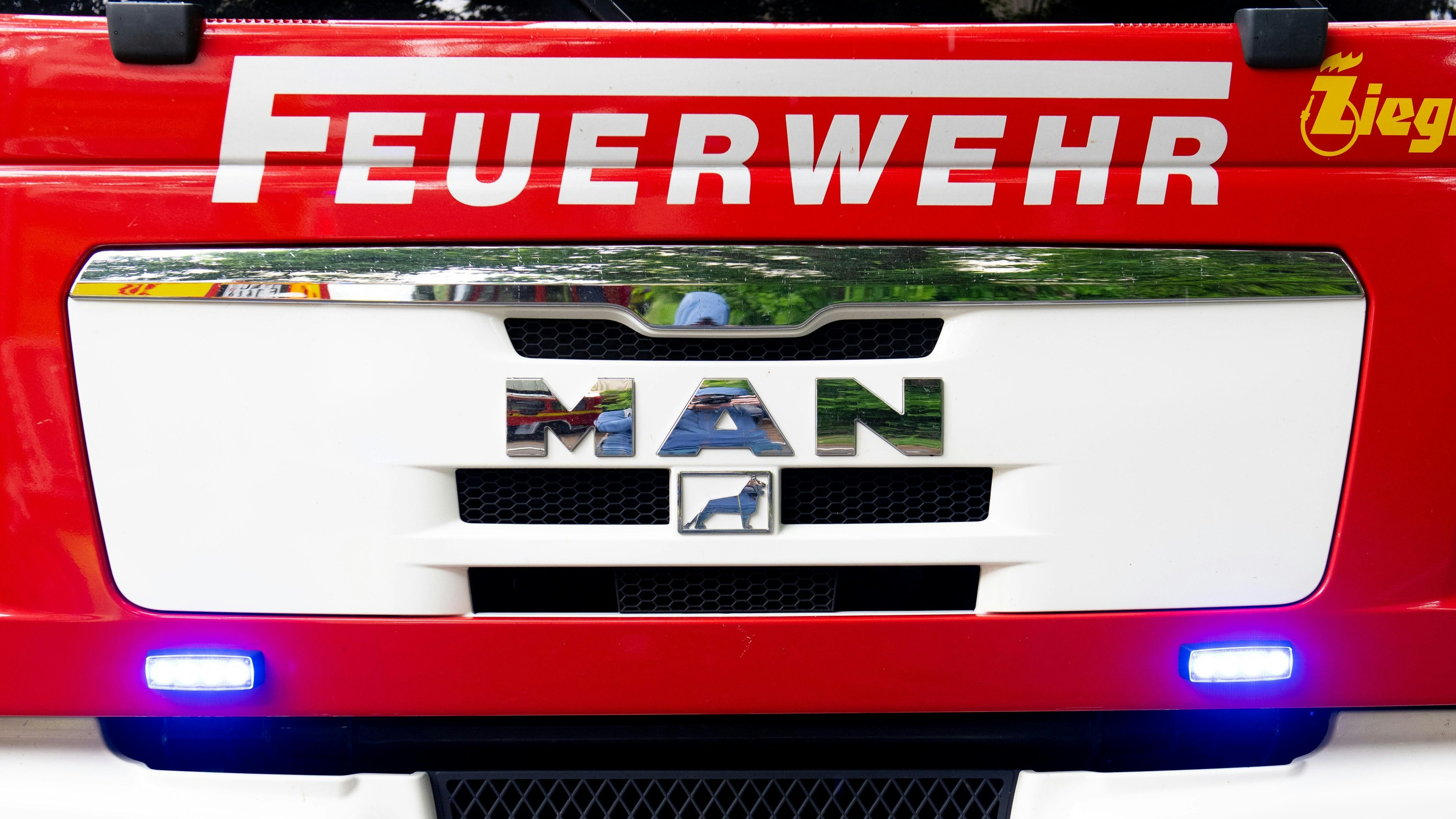 Die Feuerwehren aus Lutten und Goldenstedt konnten den Brand unter Kontrolle bringen. Symbolfoto: Chowanietz