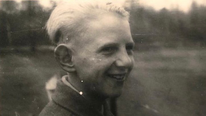 Mit 15 Jahren musste Robert "Robby" Laing aus Cloppenburg in den Krieg, zunächst als Luftwaffenhelfer, später als Soldat. Foto: Privatarchiv Laing