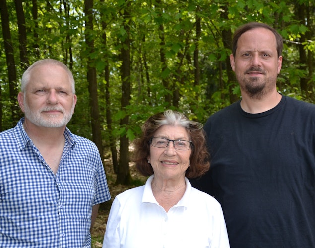 Freuen sich auf die Premiere im September 2022 (von links): Uwe Salewski (Jedermann Ensemble I), Dr. Sigrid Heising (Regie) und Holger Meyer (Jedermann Ensemble II). Foto: Pekeler
