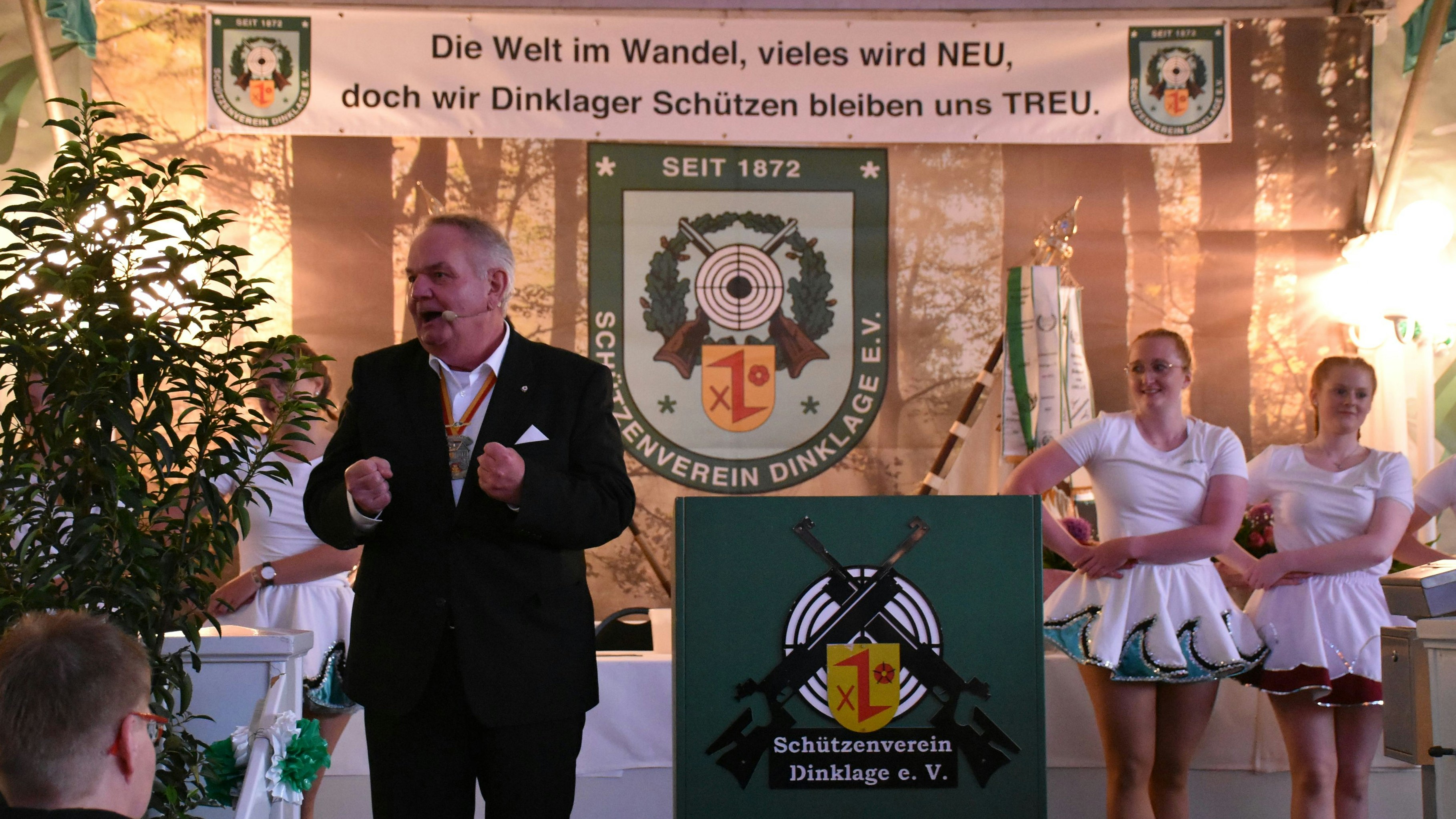 Er riss das Publikum mit: Franz Wellerding war Festredner beim Kommers des Dinklager Schützenvereins. Foto: Böckmann