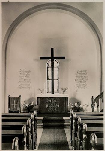 Blick in den Innenraum der evangelischen Kapelle.