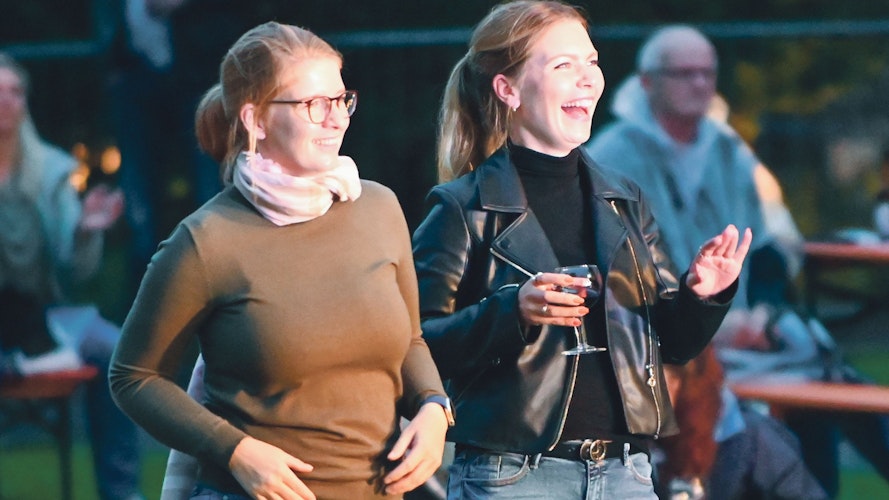 Besuch kurzfristig verlängert: Stina Peters (rechts) und Maria Osterthum sind über Nacht in Cloppenburg geblieben. Foto: Hermes