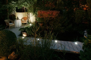 Perfekt in Szene gesetzt: Marklights sehen gut aus und dienen als Wegweiser im nächtlichen Garten. Foto: INNO sign®